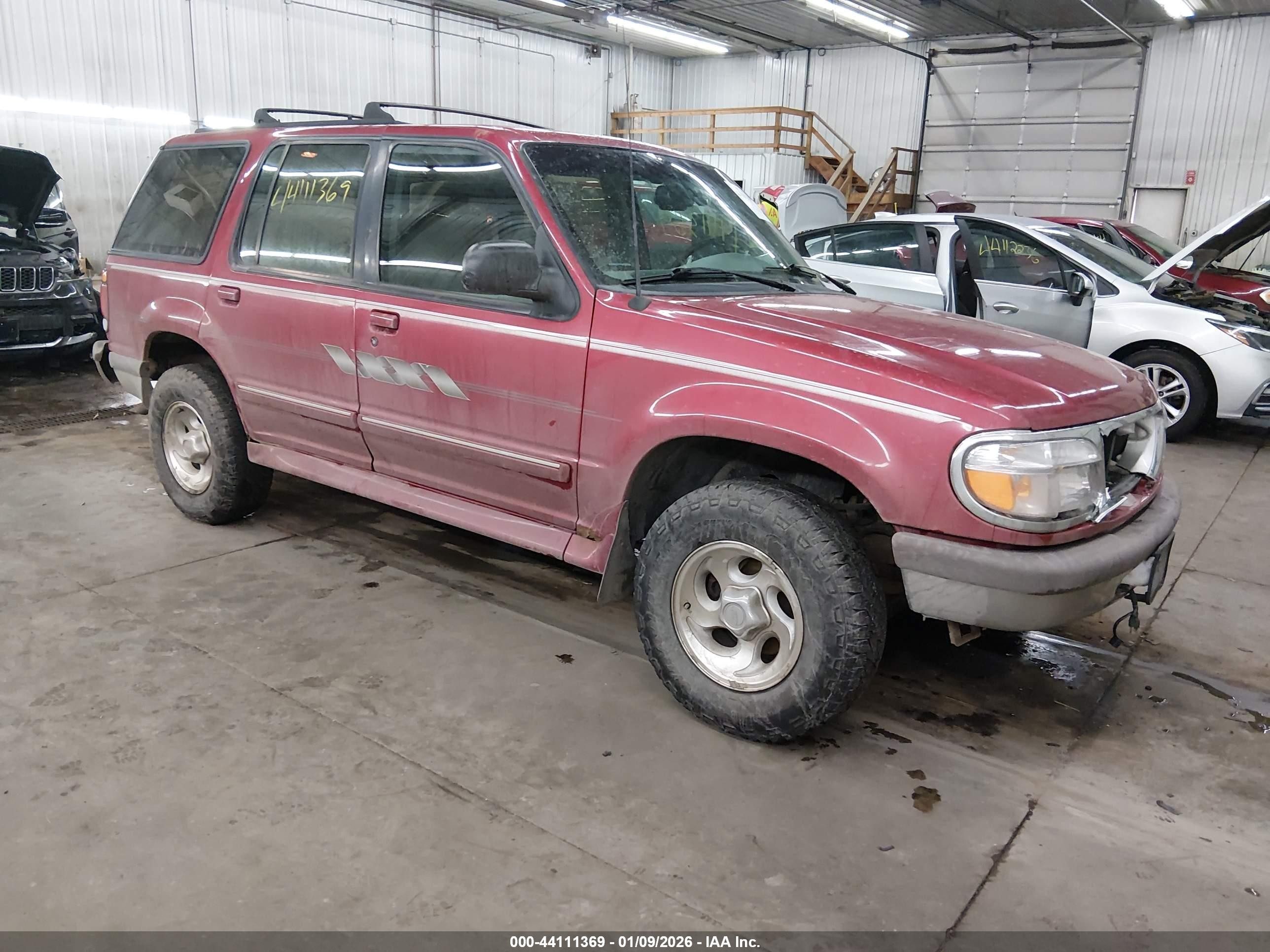 1995 Ford Explorer Eddie Bauer, VIN 1FMDU34XXSZA76074 — Бок