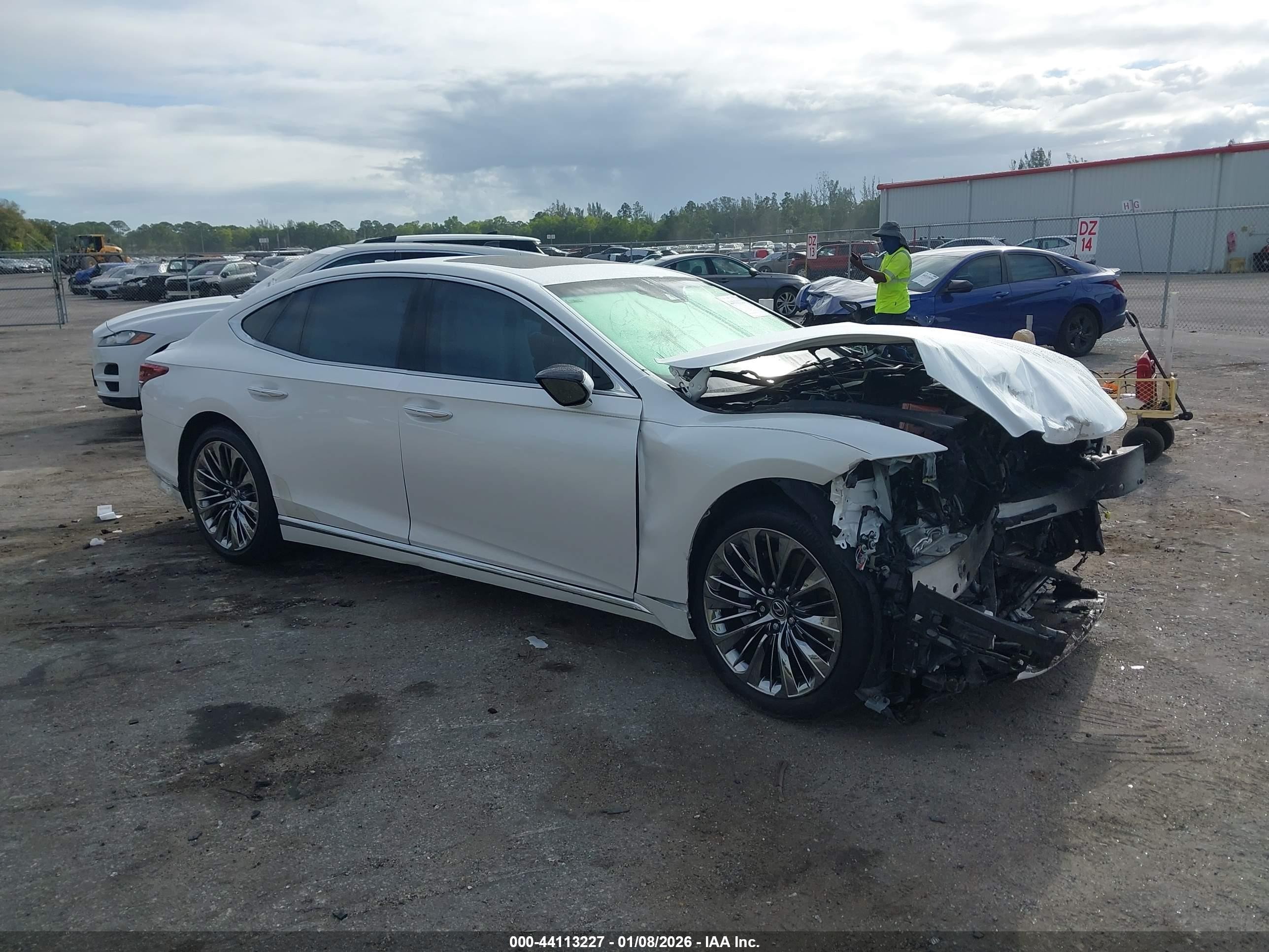 2020 Lexus LS 500, VIN JTHD51FF3L5011097 — Front end