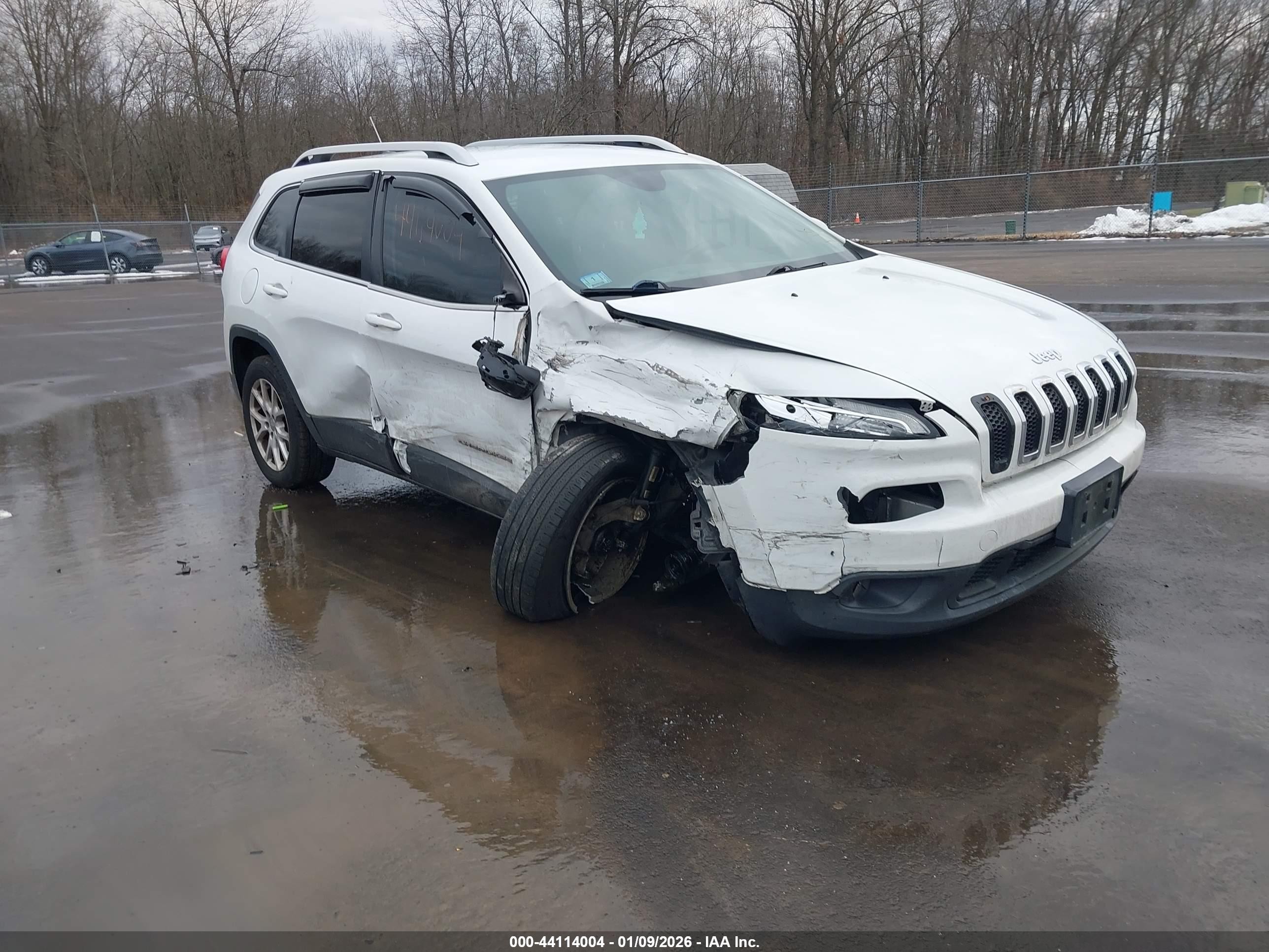 2014 Jeep Cherokee Latitude, VIN 1C4PJLCB6EW157949 — Перед