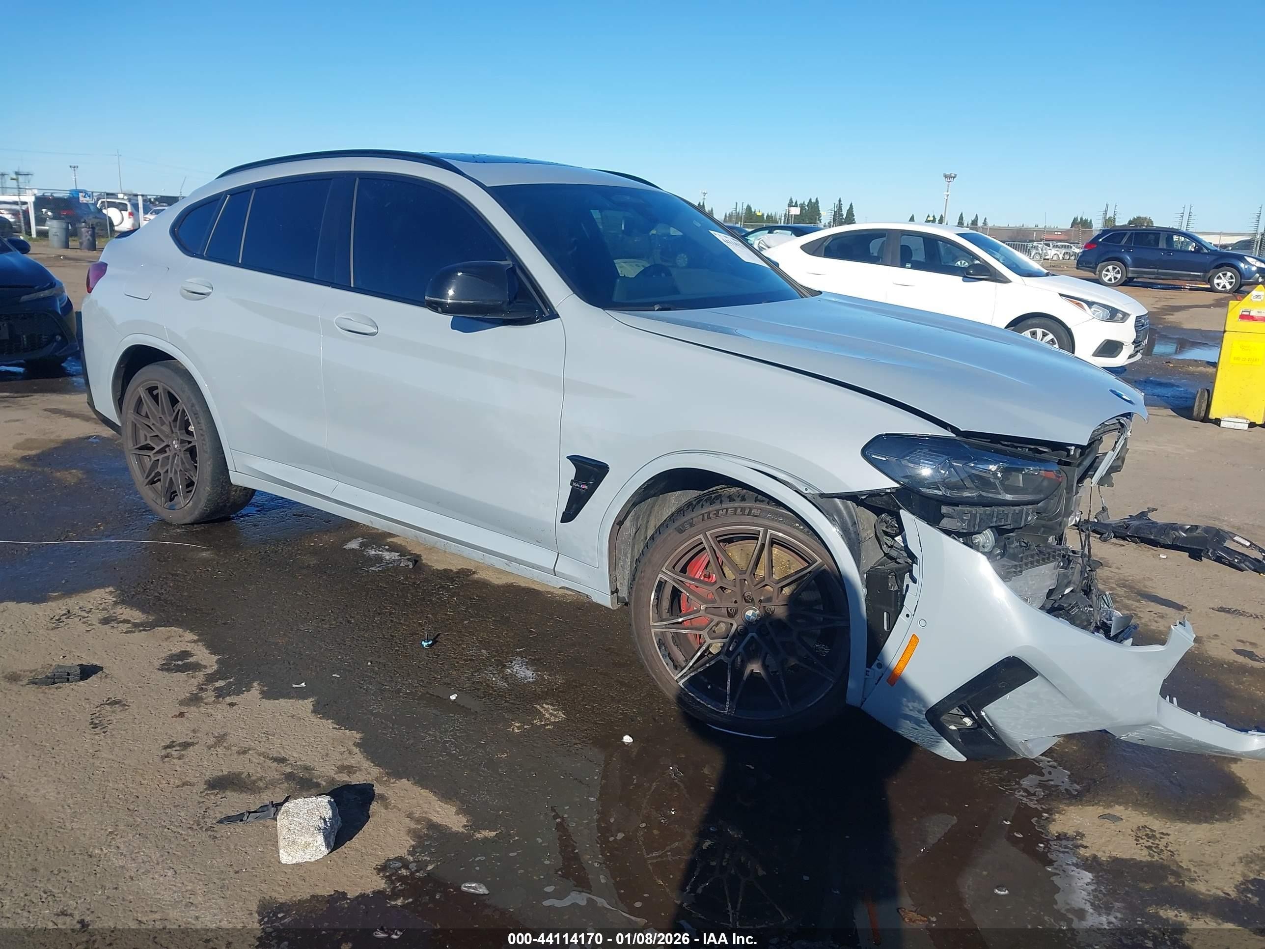 2024 BMW X4 M, VIN 5YM23EC03R9U11806 — Перед