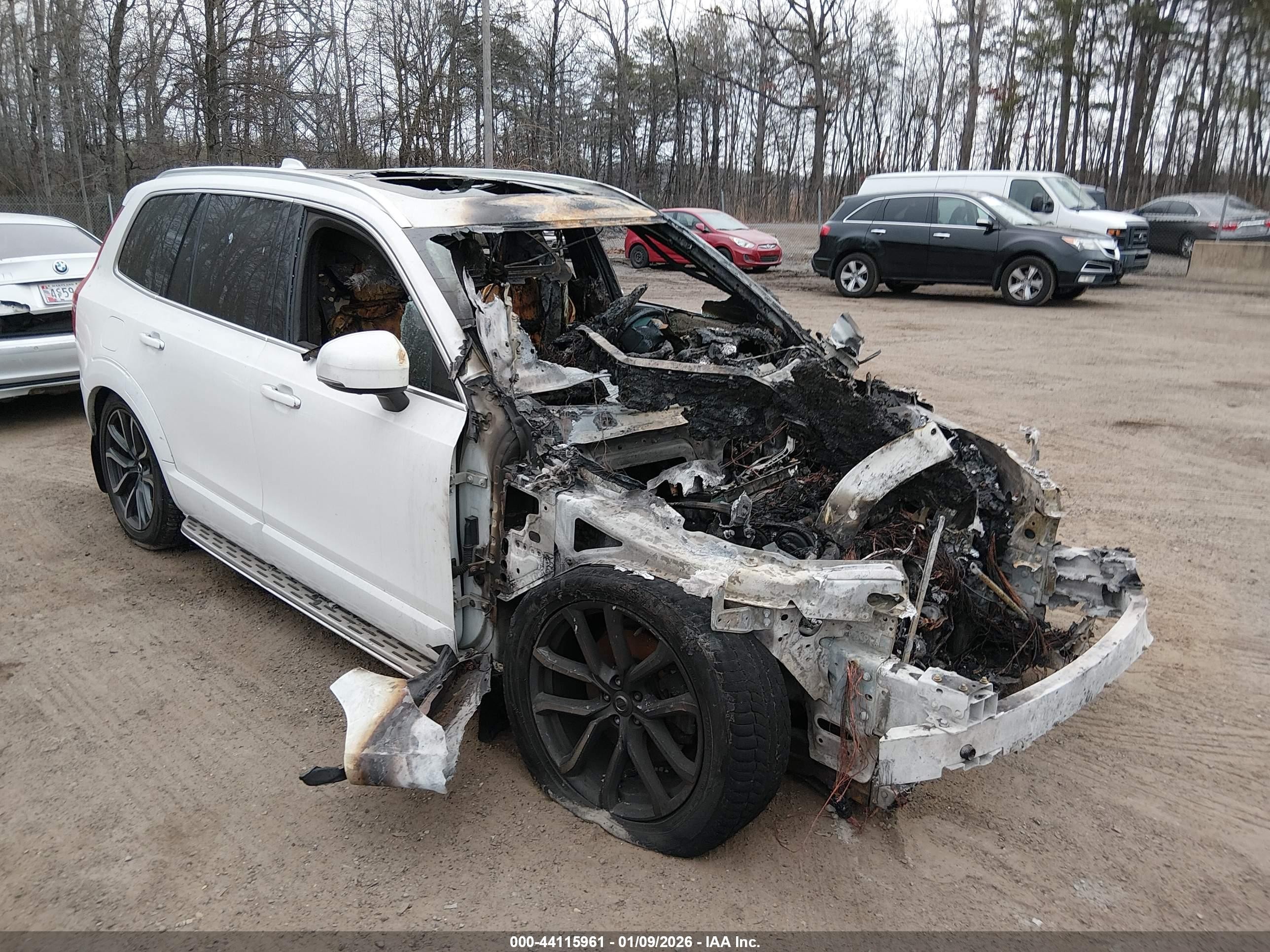 2016 Volvo XC90 T6 Inscription, VIN YV4A22PL4G1016651 — Interior fire