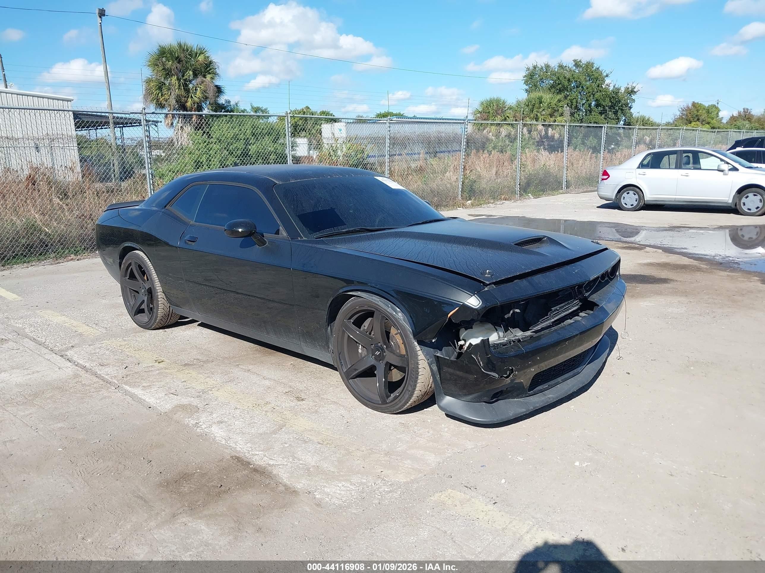 2017 Dodge Challenger R/T Scat Pack, VIN 2C3CDZFJ7HH540544 — Front end