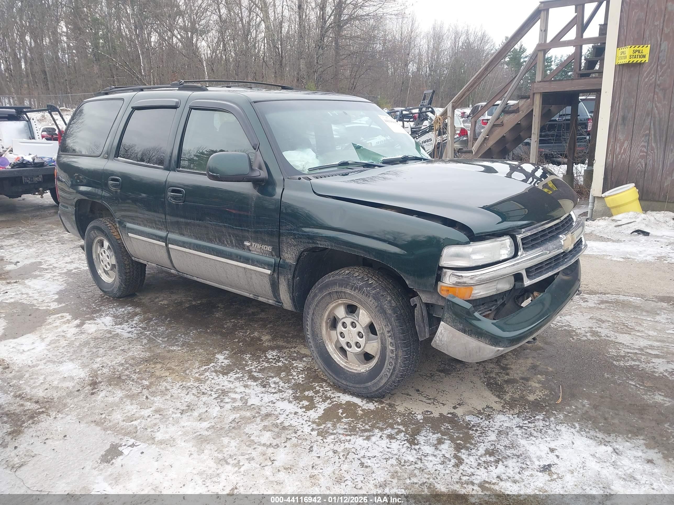 2001 Chevrolet Tahoe LS, VIN 1GNEK13T01R156832 — Front end