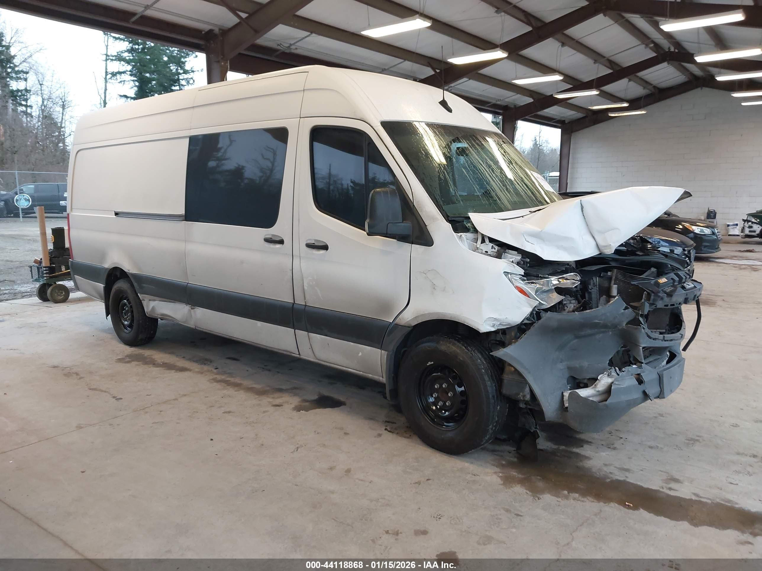 2019 Freightliner Sprinter, VIN WDRPF1CD8KP065822 — Front end