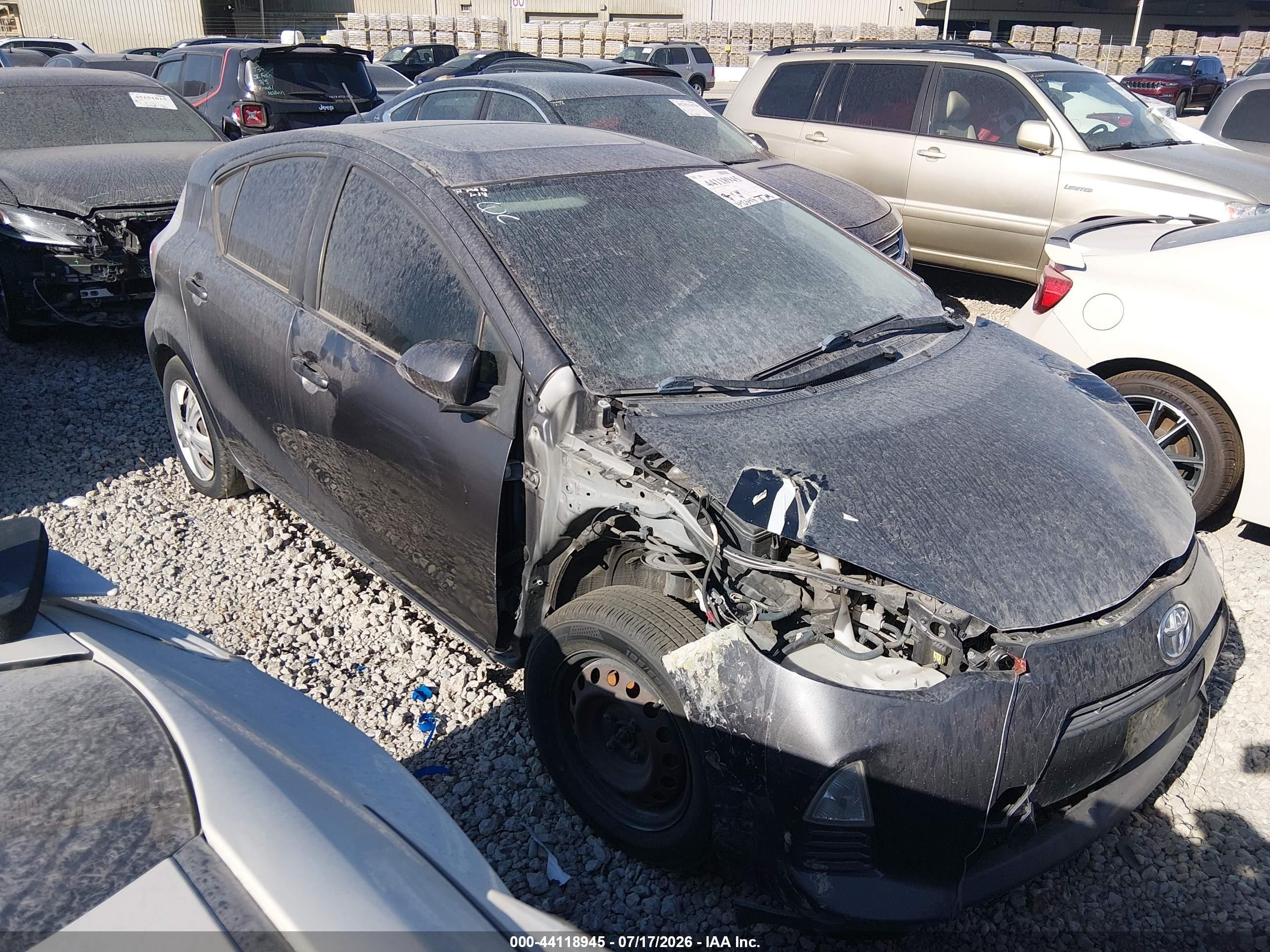 2013 Toyota Prius One, VIN JTDKDTB38D1039893 — Front end