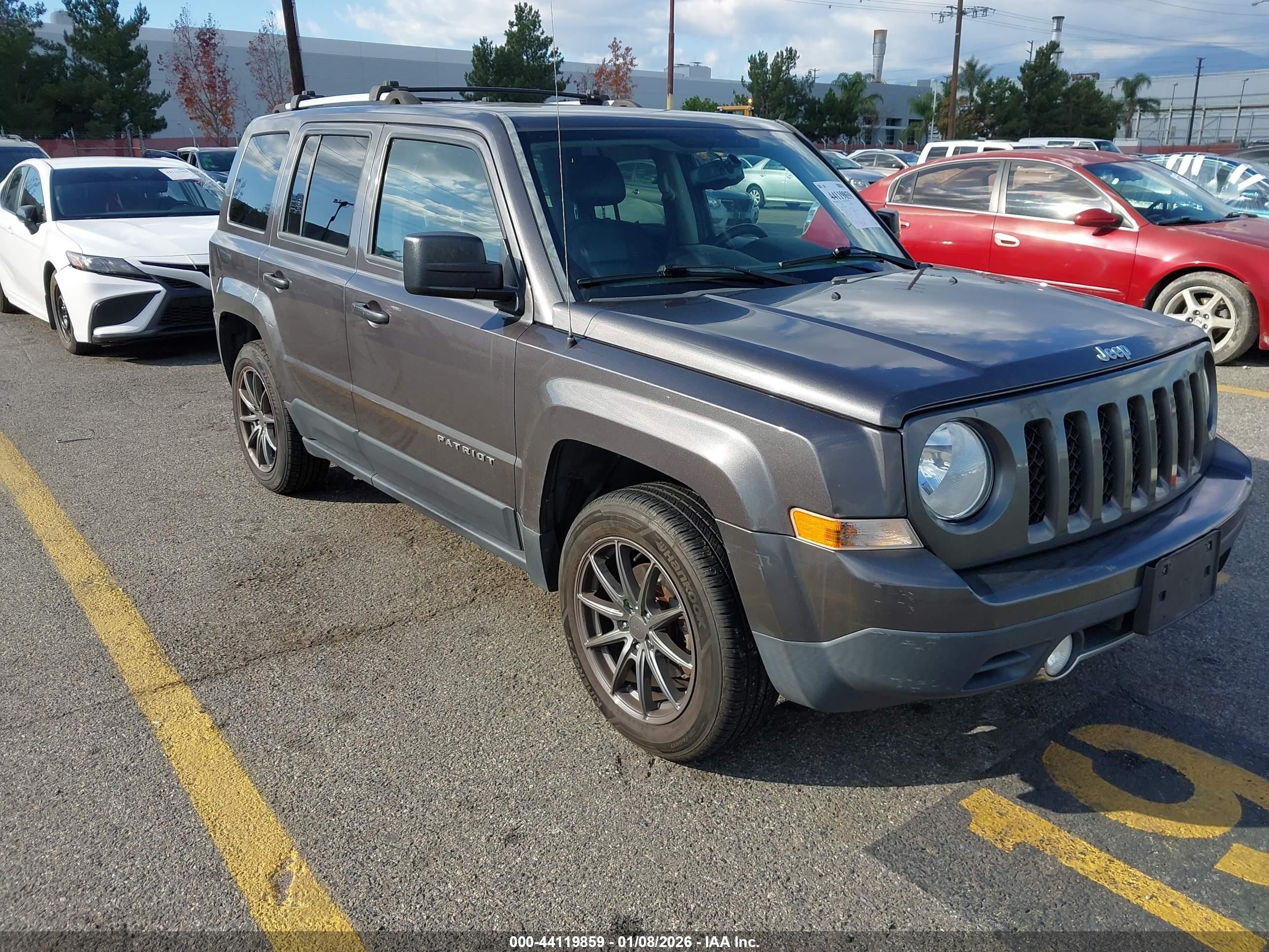 2016 Jeep Patriot High Altitude, VIN 1C4NJPFA6GD502980 — Rear end