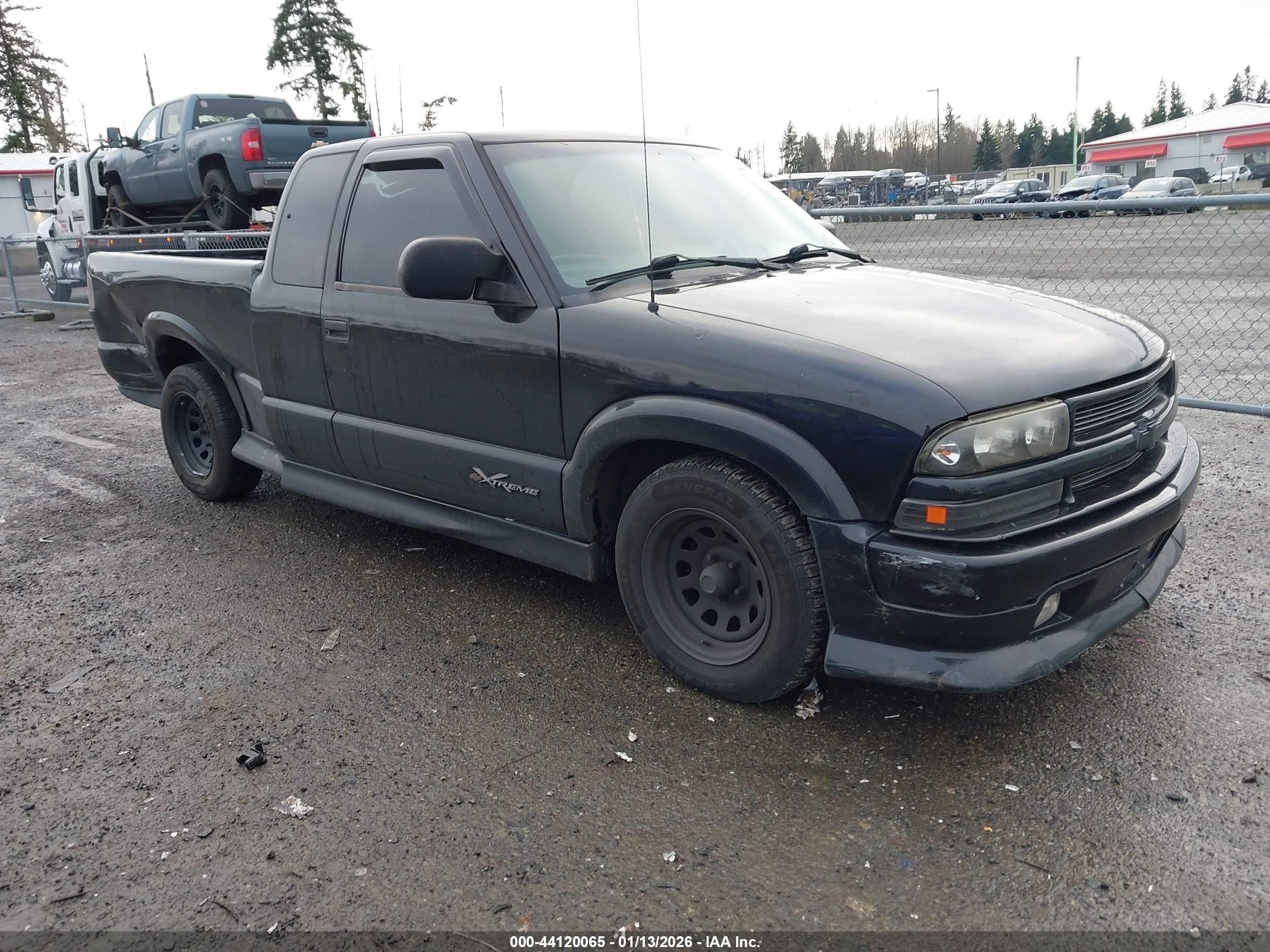 2000 Chevrolet S-10, VIN 1GCCS19W9Y8309158 — Rear end