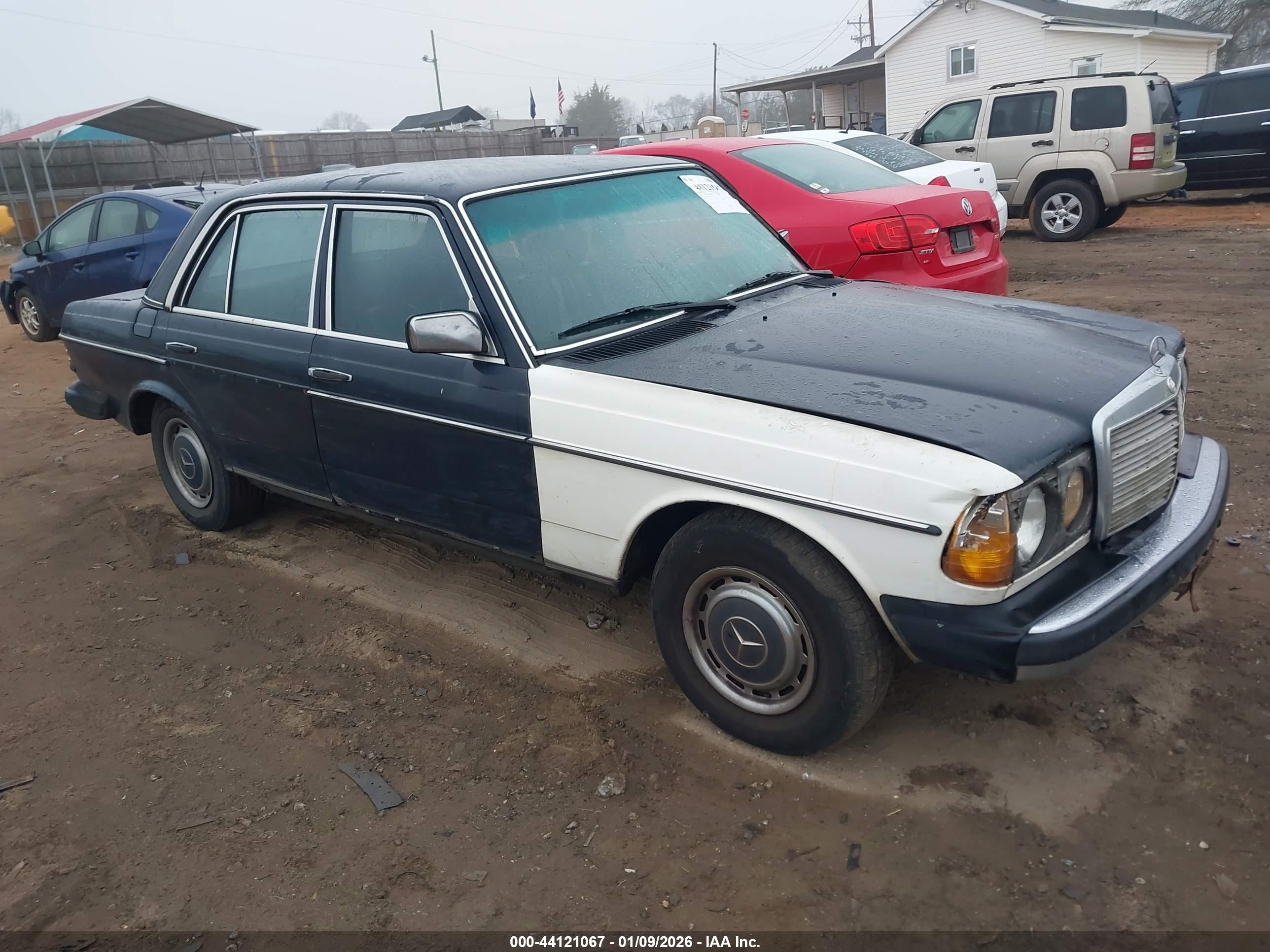1981 Mercedes-Benz 240 Series 240D, VIN WDBAB23A7BB232079 — Normal wear