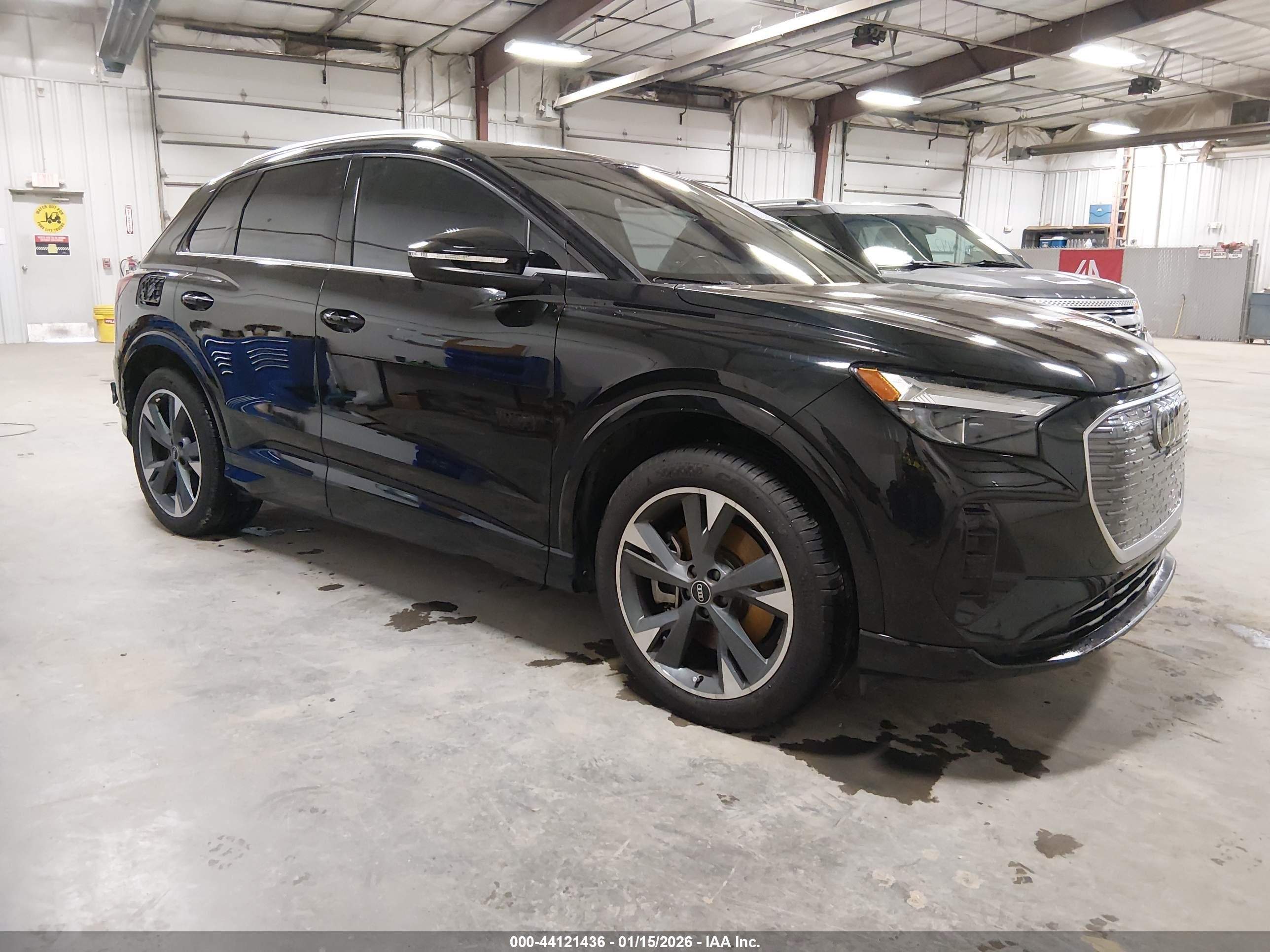 2022 Audi Q4 e-tron Premium Plus, VIN WA1H2BFZ1NP033824 — Зад