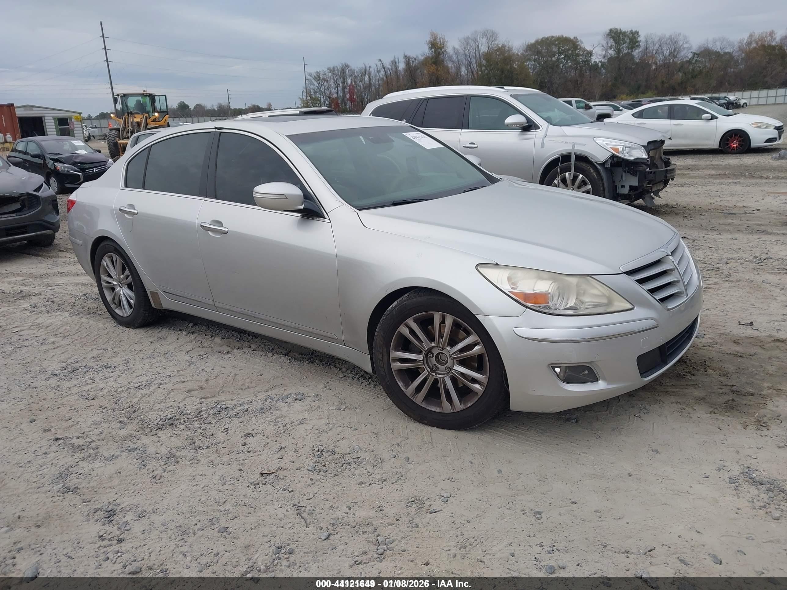 2011 Hyundai Genesis, VIN KMHGC4DF2BU113838 — Перед