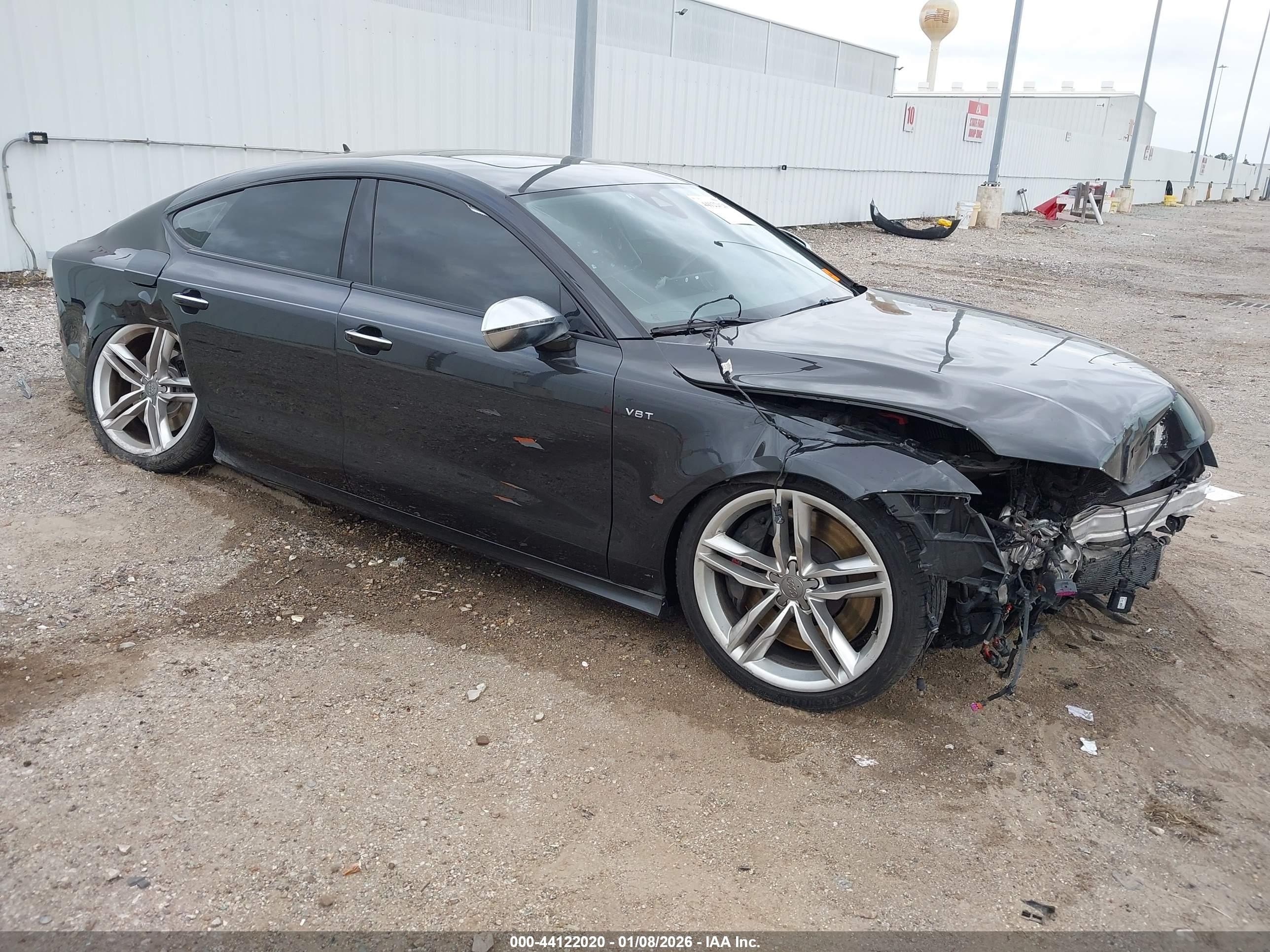2015 Audi S7, VIN WAUW2AFC8FN015625 — Front end