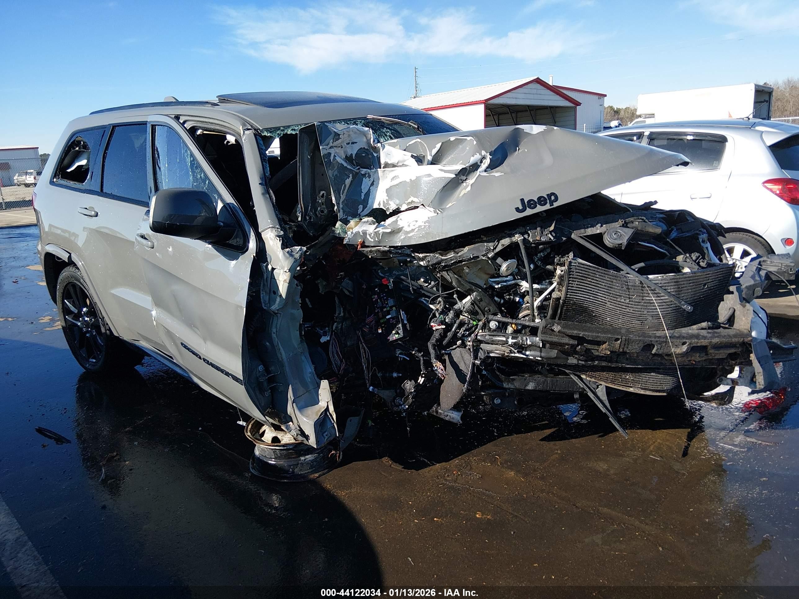 2021 Jeep Grand Cherokee Laredo X, VIN 1C4RJEAG8MC657422 — Front end