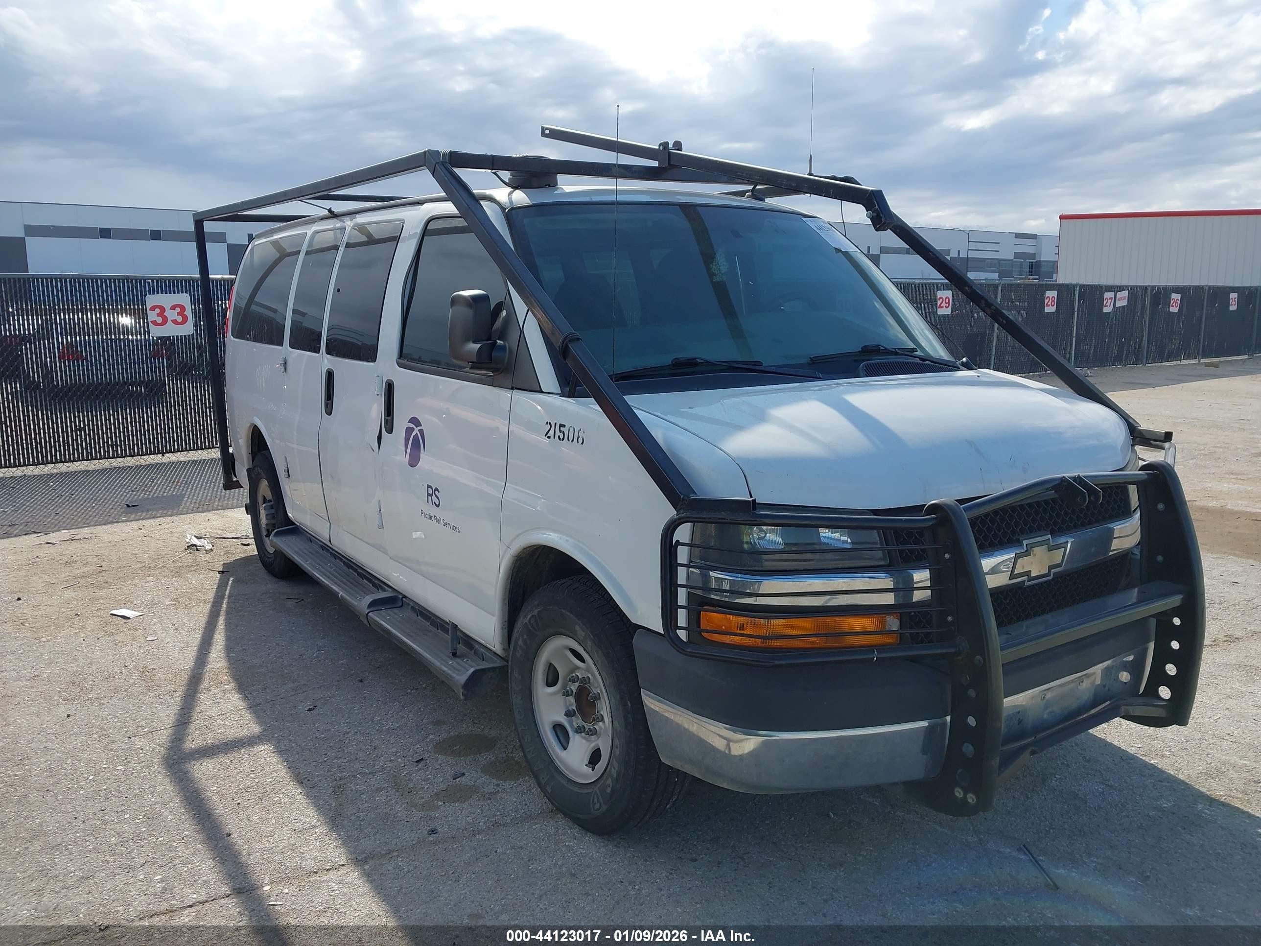 2015 Chevrolet Express Passenger LT, VIN 1GBWGRFF1F1194180 — Normal wear