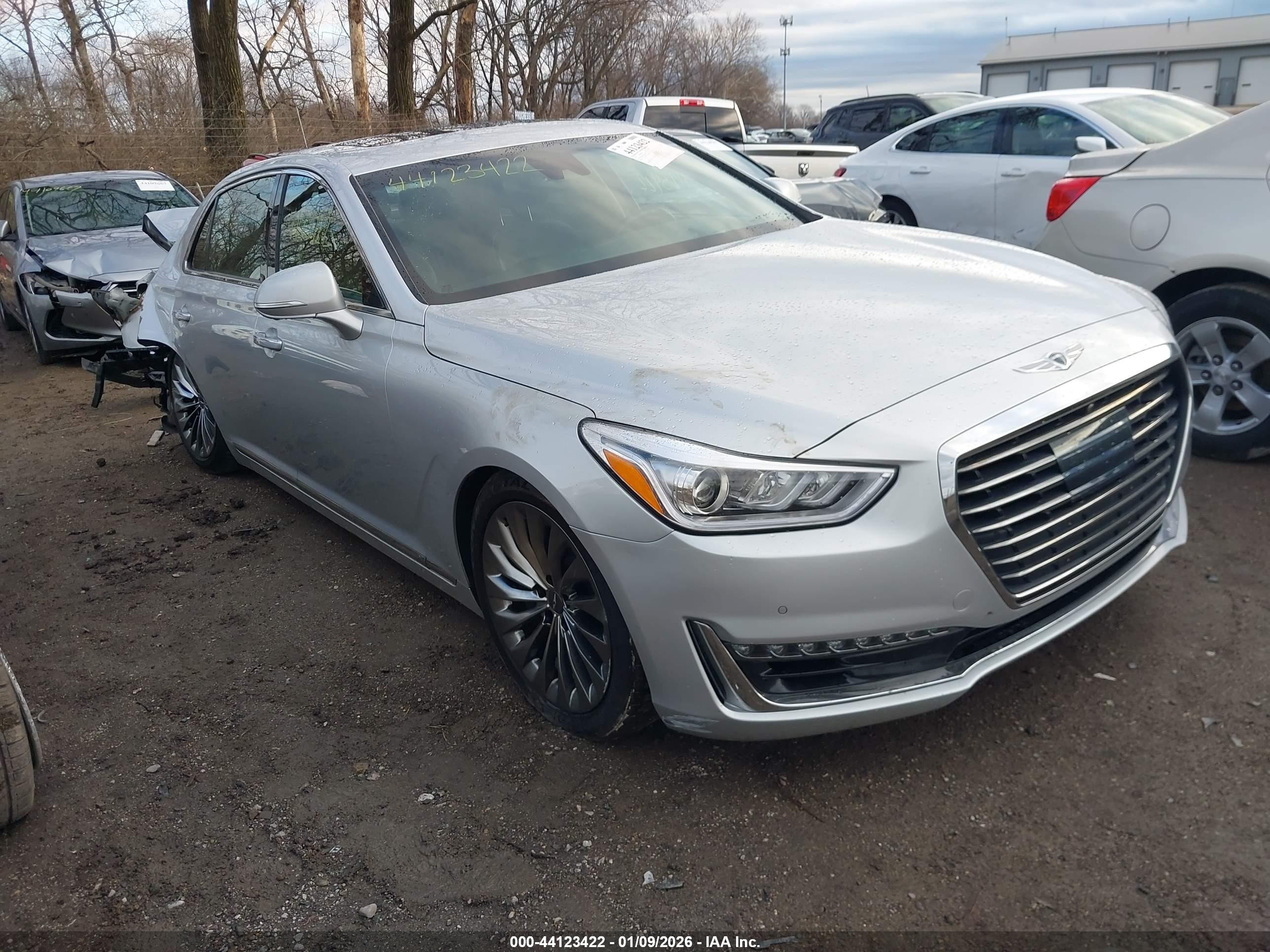 2019 Genesis G90 Premium, VIN KMHG34JA9KU050343 — Rear end