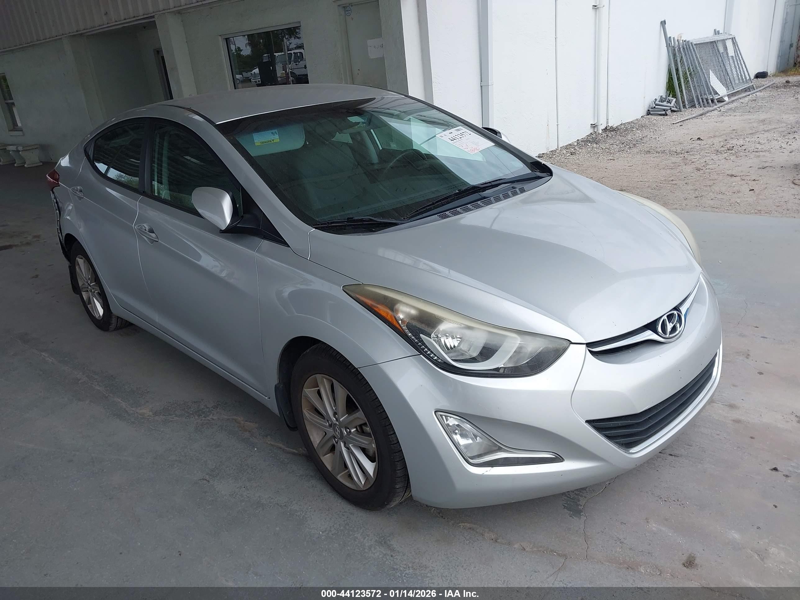 2015 Hyundai Elantra SE, VIN 5NPDH4AE5FH583916 — Rear end