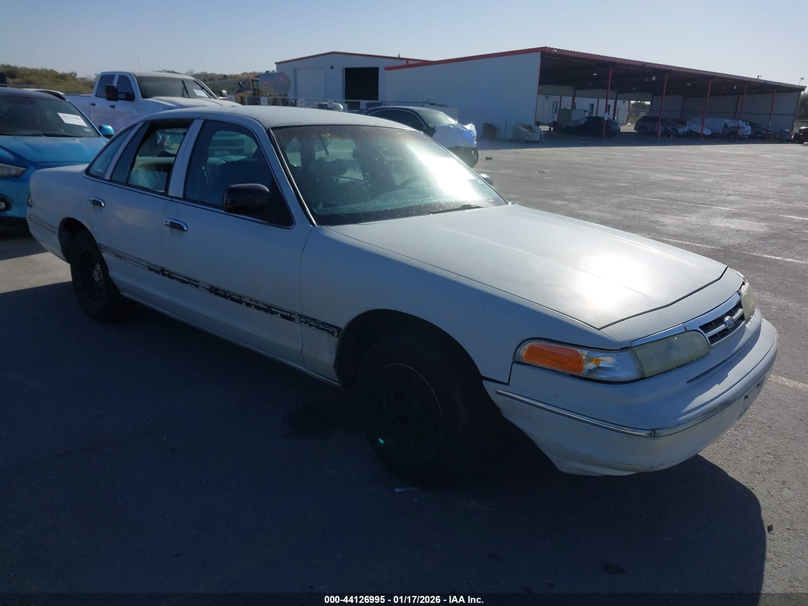 1997 Ford Crown Victoria Police, VIN 2FALP71W2VX123995 — Front end