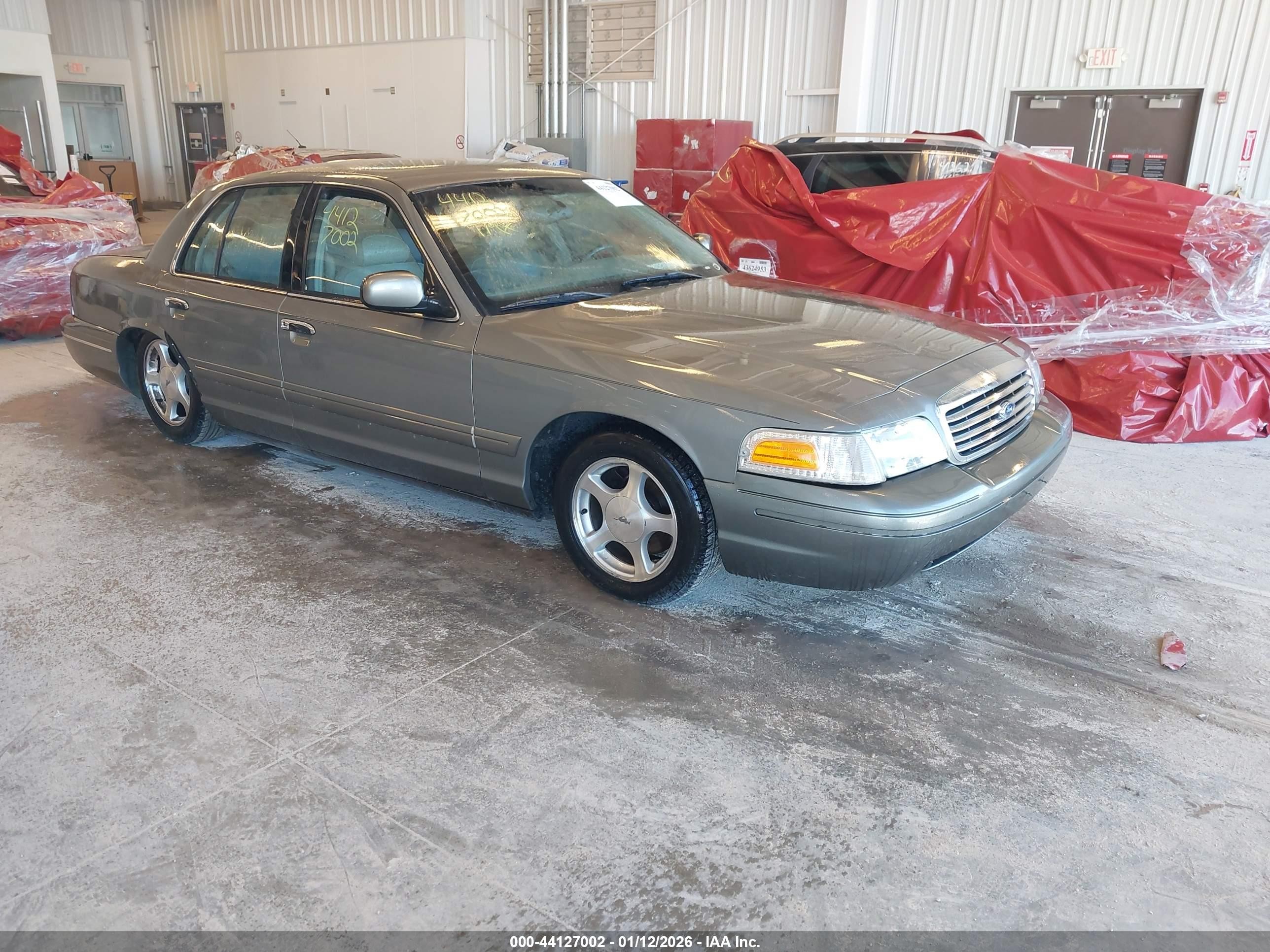 1998 Ford Crown Victoria LX, VIN 2FAFP74W9WX108338 — Side