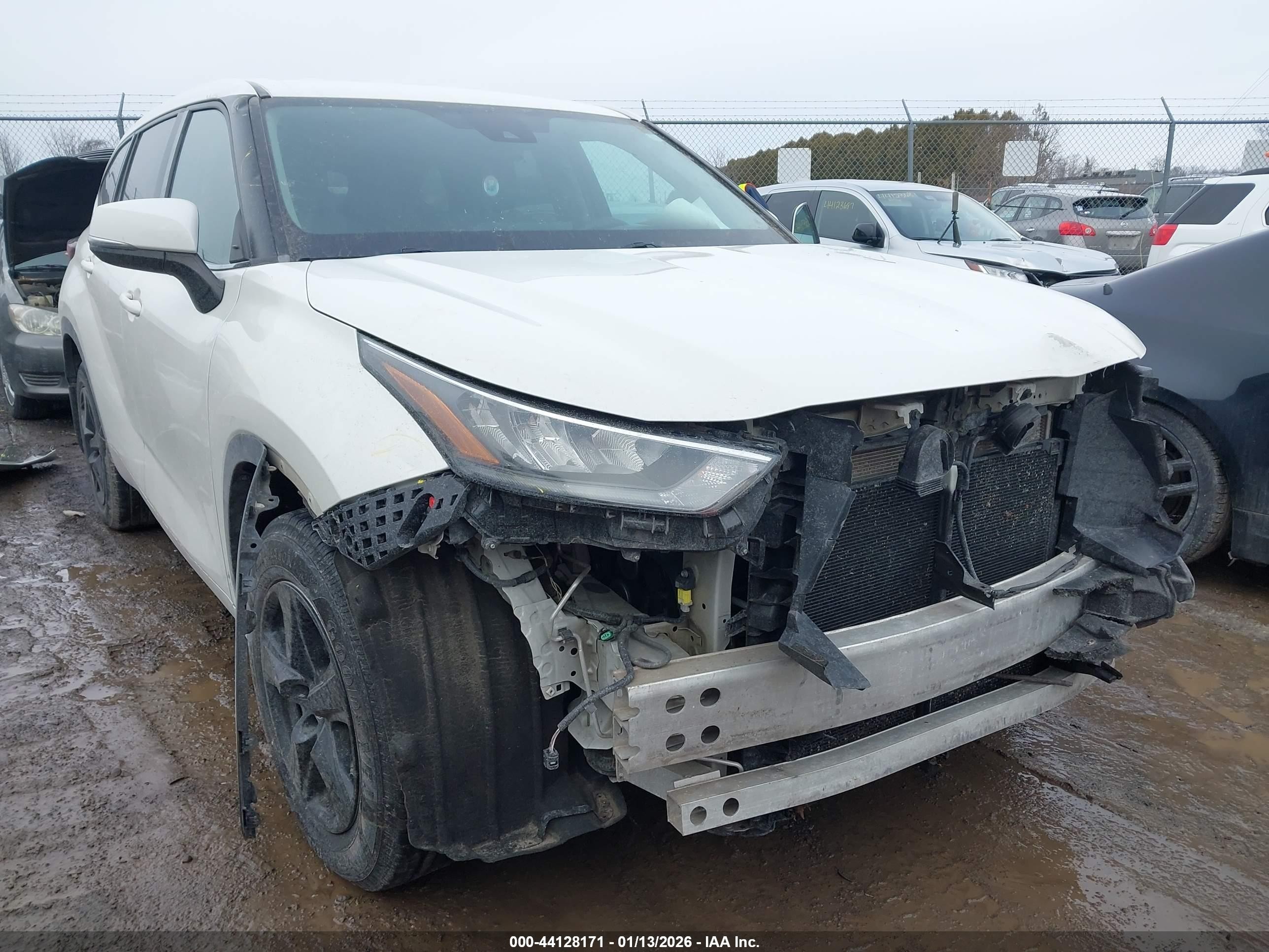 2020 Toyota Highlander L, VIN 5TDCZRBH6LS513443 — Front end