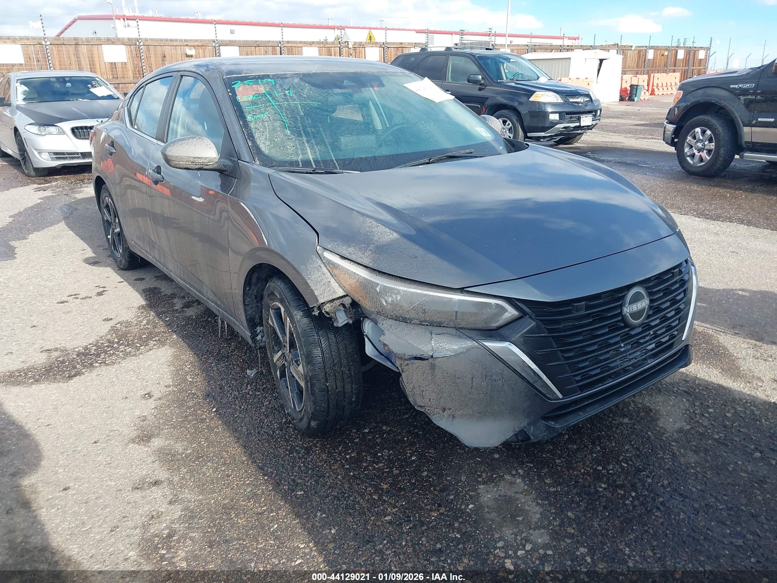 2025 Nissan Sentra SV, VIN 3N1AB8CV9SY390645 — Перед