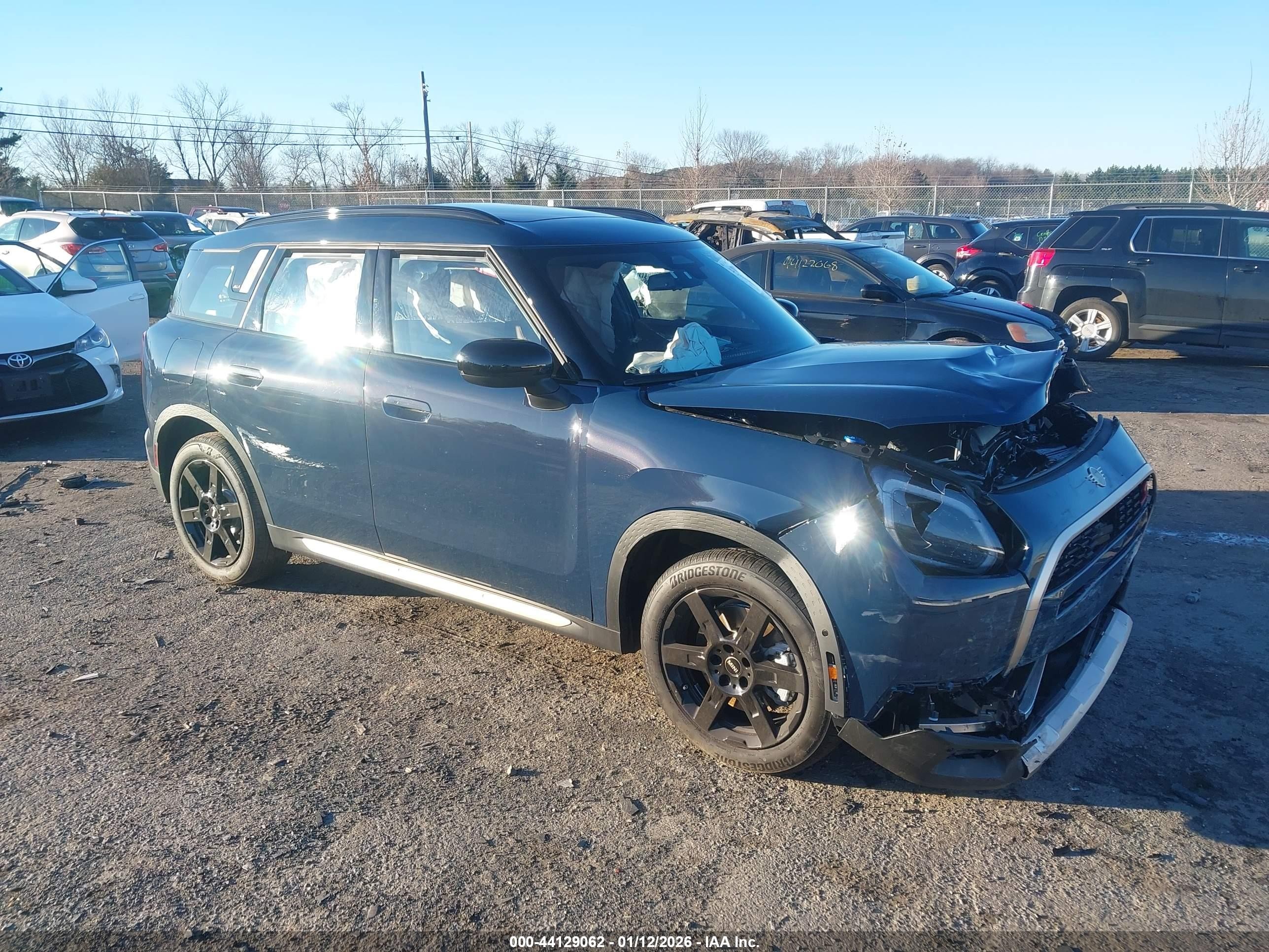 2026 MINI Countryman S, VIN WMZ23GA01T7U03181 — Перед
