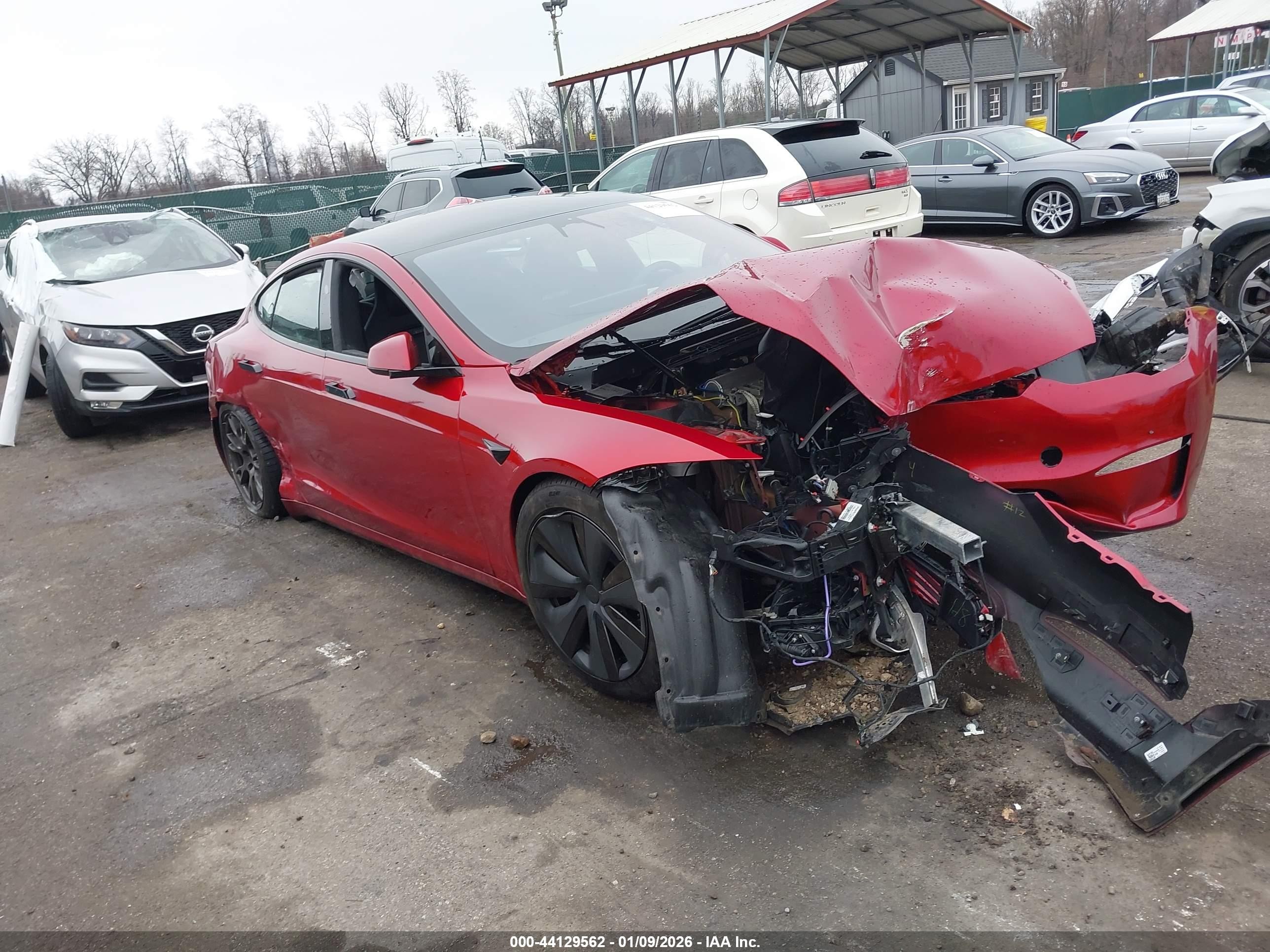 2025 Tesla Model S Plaid, VIN 5YJSA1E69SF547975 — Front end