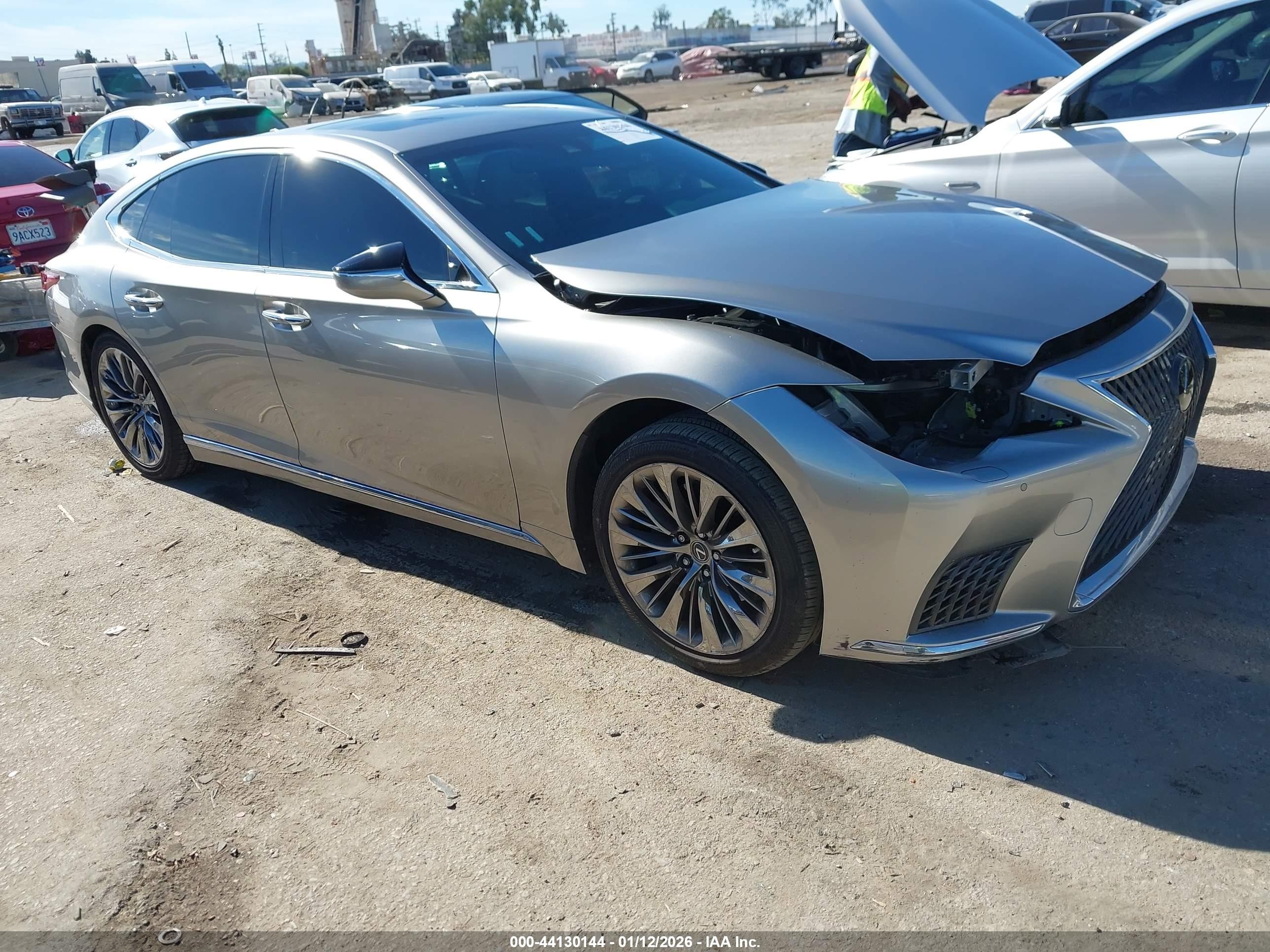 2021 Lexus LS 500, VIN JTHD51FF5M5015170 — Перед