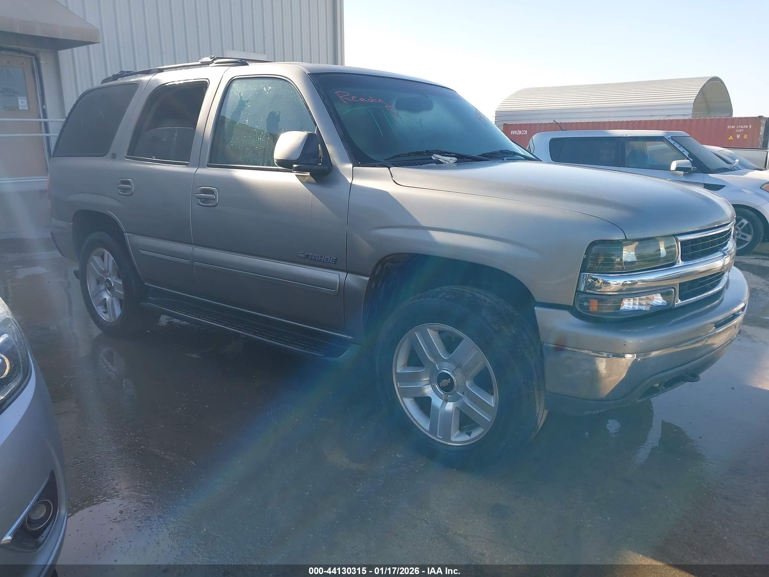 2001 Chevrolet Tahoe LT, VIN 1GNEC13T01R200910 — Side