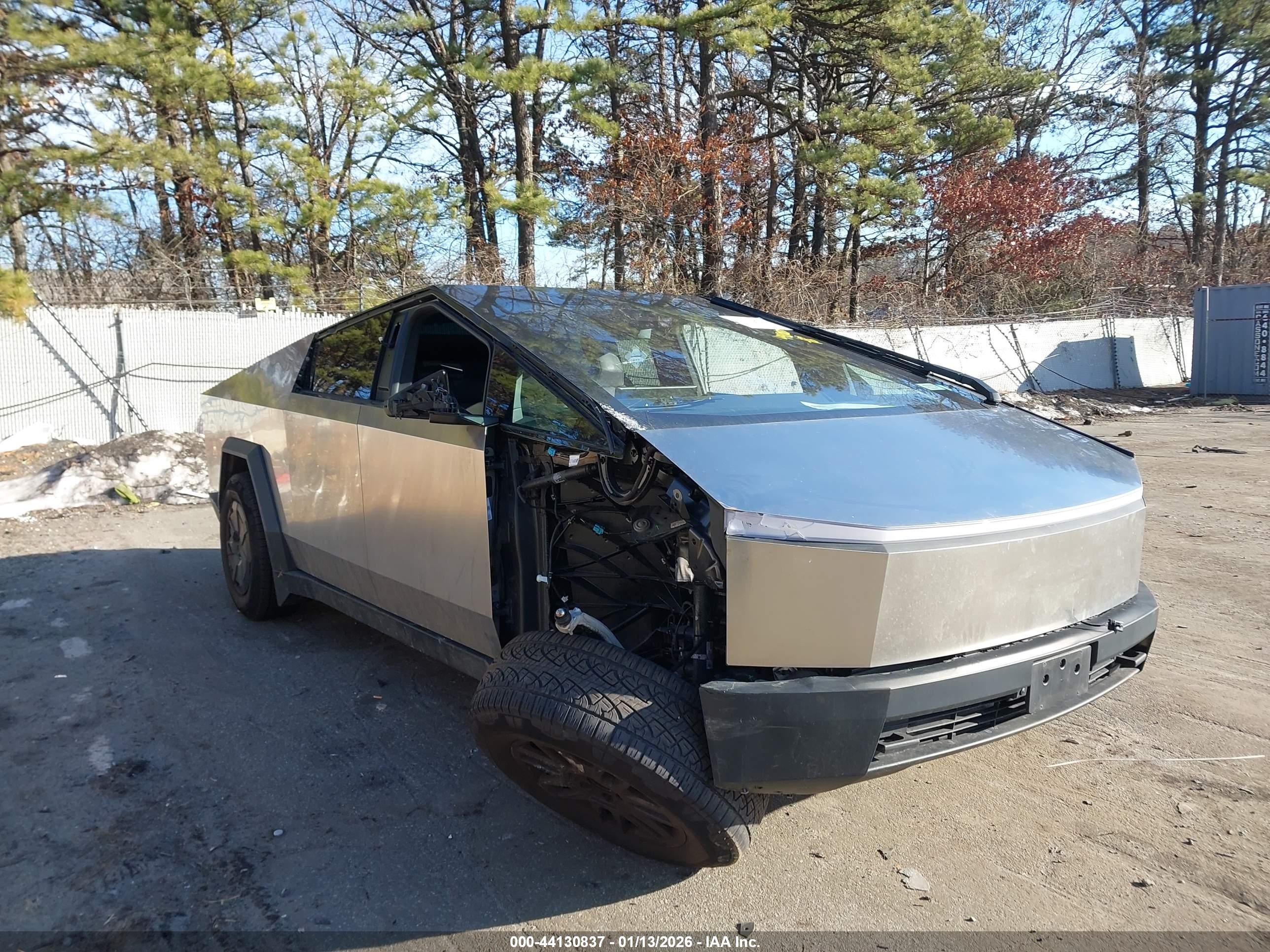 2024 Tesla Cybertruck, VIN 7G2CEHED7RA055031 — Front end