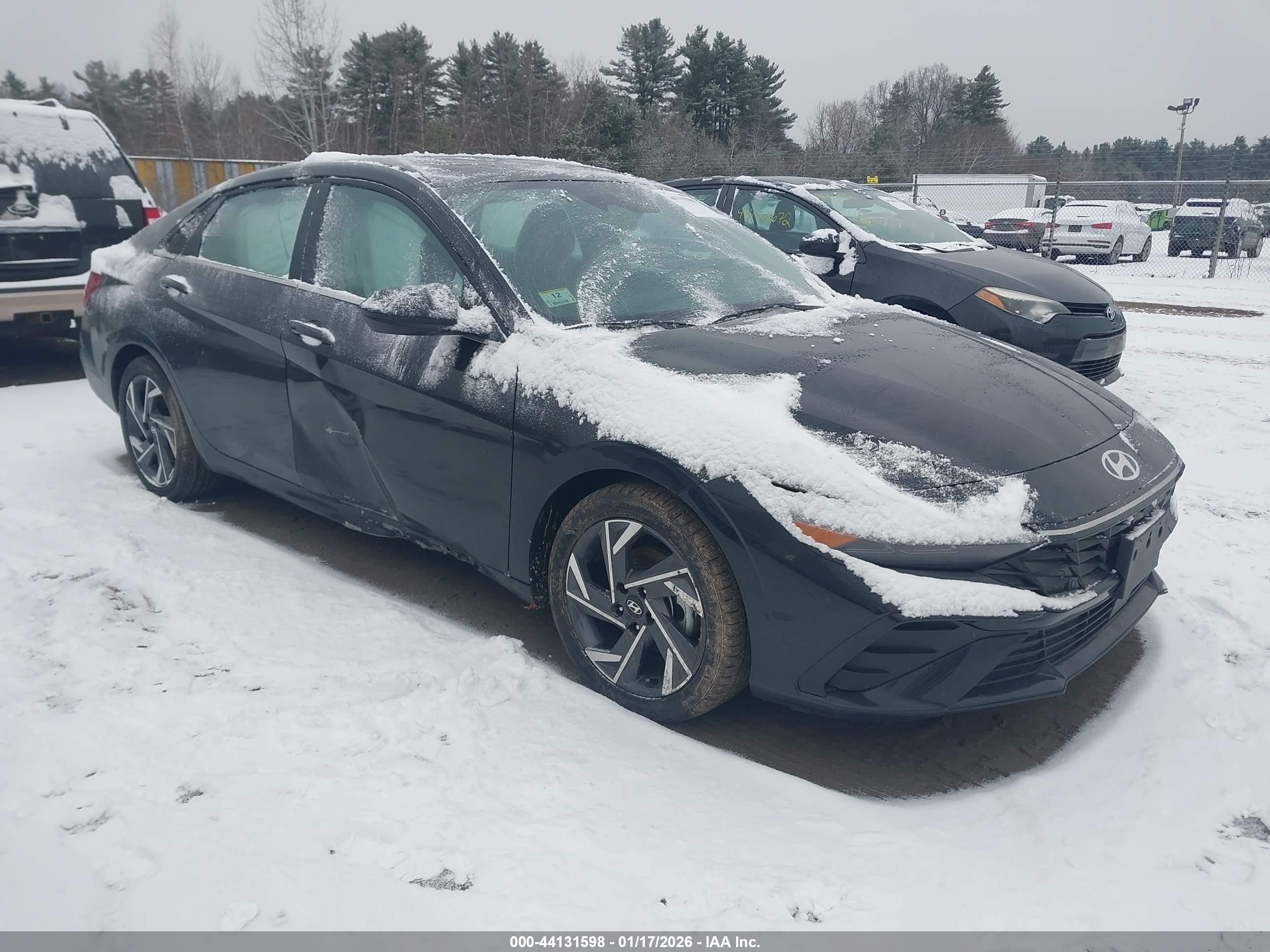 2024 Hyundai Elantra SEL, VIN KMHLS4DG3RU800041 — Side