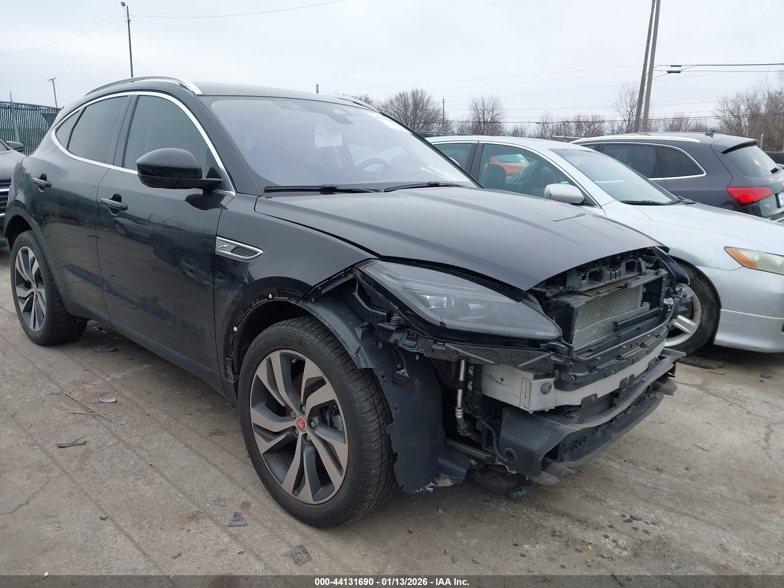 2021 Jaguar E-Pace SE, VIN SADFP2FX9M1027465 — Перед