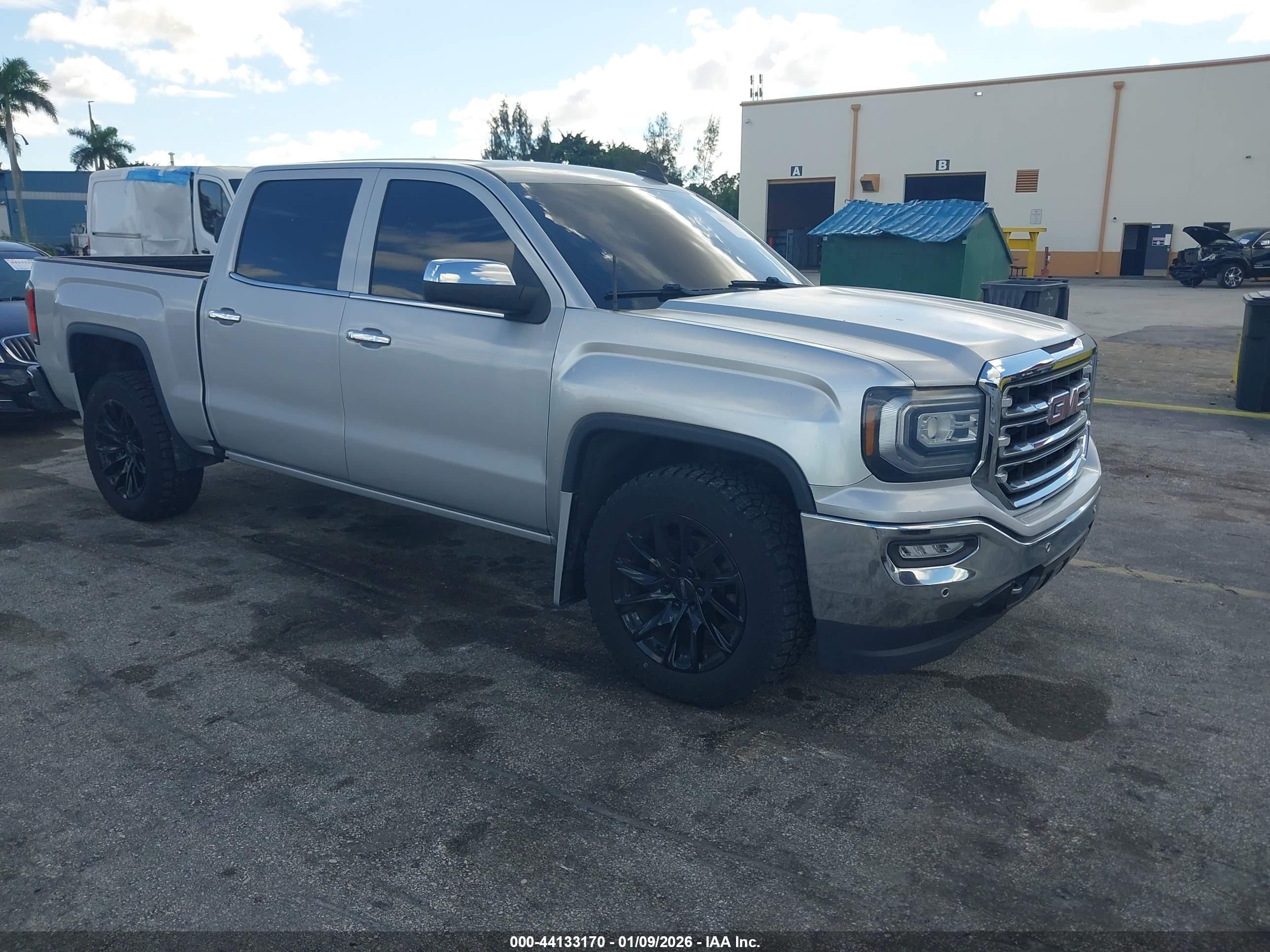 2018 GMC Sierra 1500 SLT, VIN 3GTP1NEC2JG355177 — Normal wear
