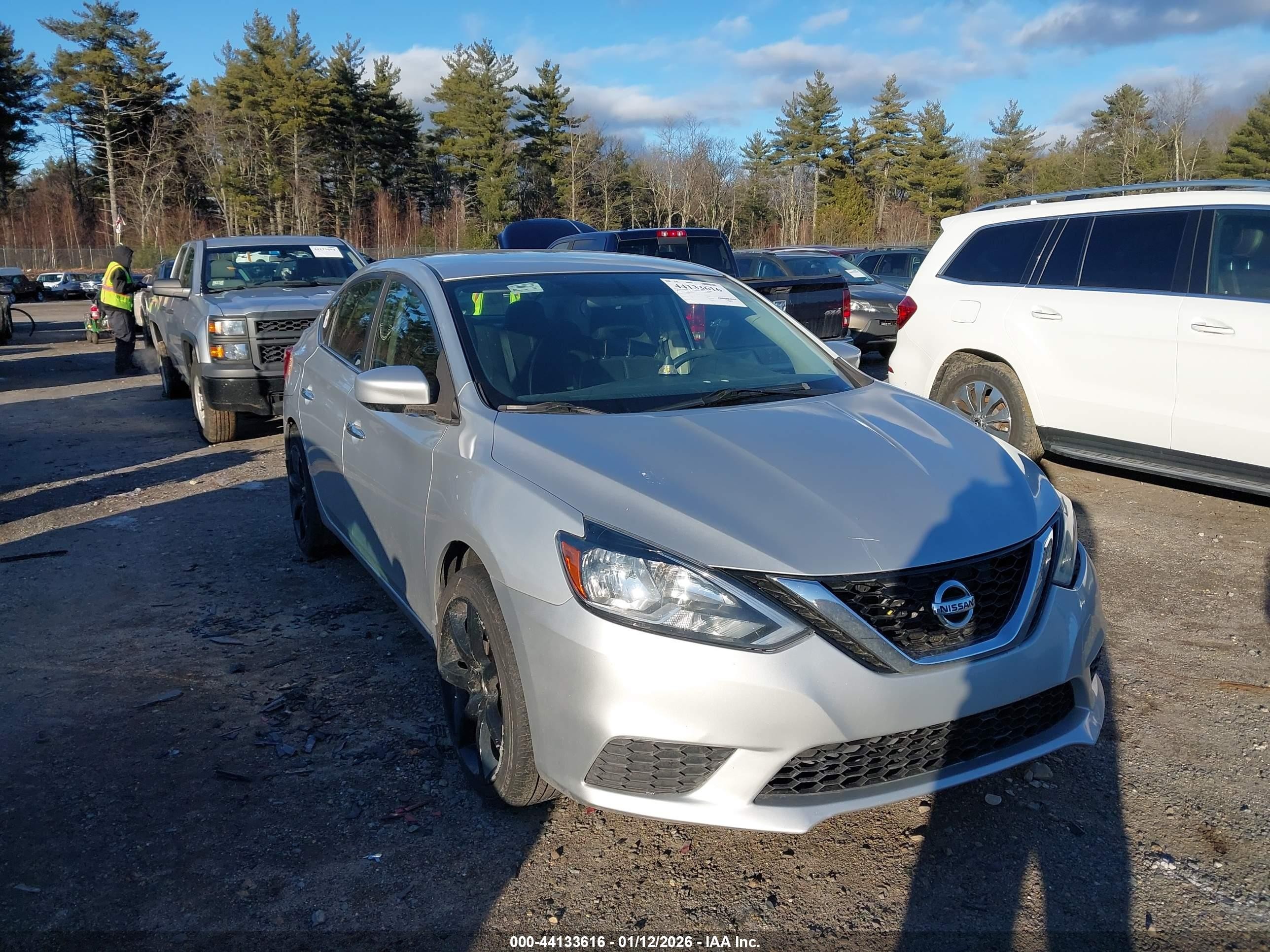 2017 Nissan Sentra S, VIN 3N1AB7APXHY384232 — Перед