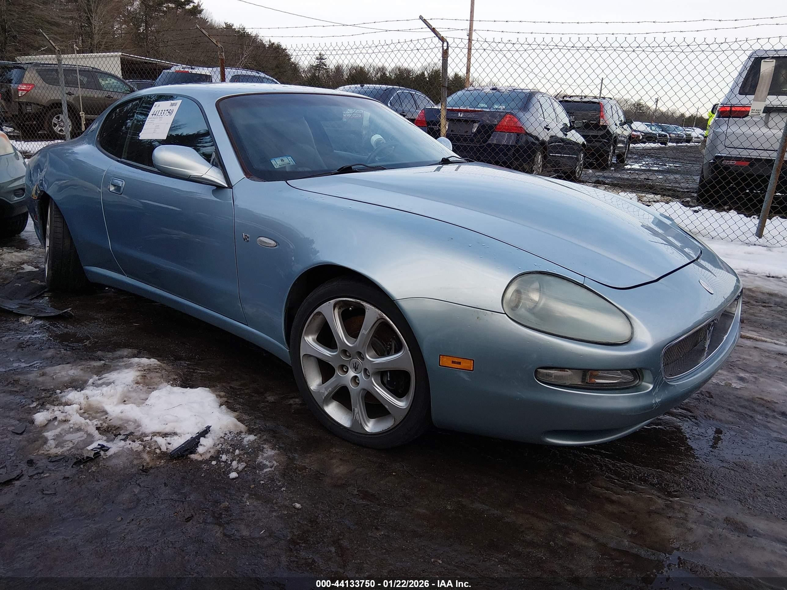 2004 Maserati Coupe, VIN ZAMBC38A240012148 — Зад