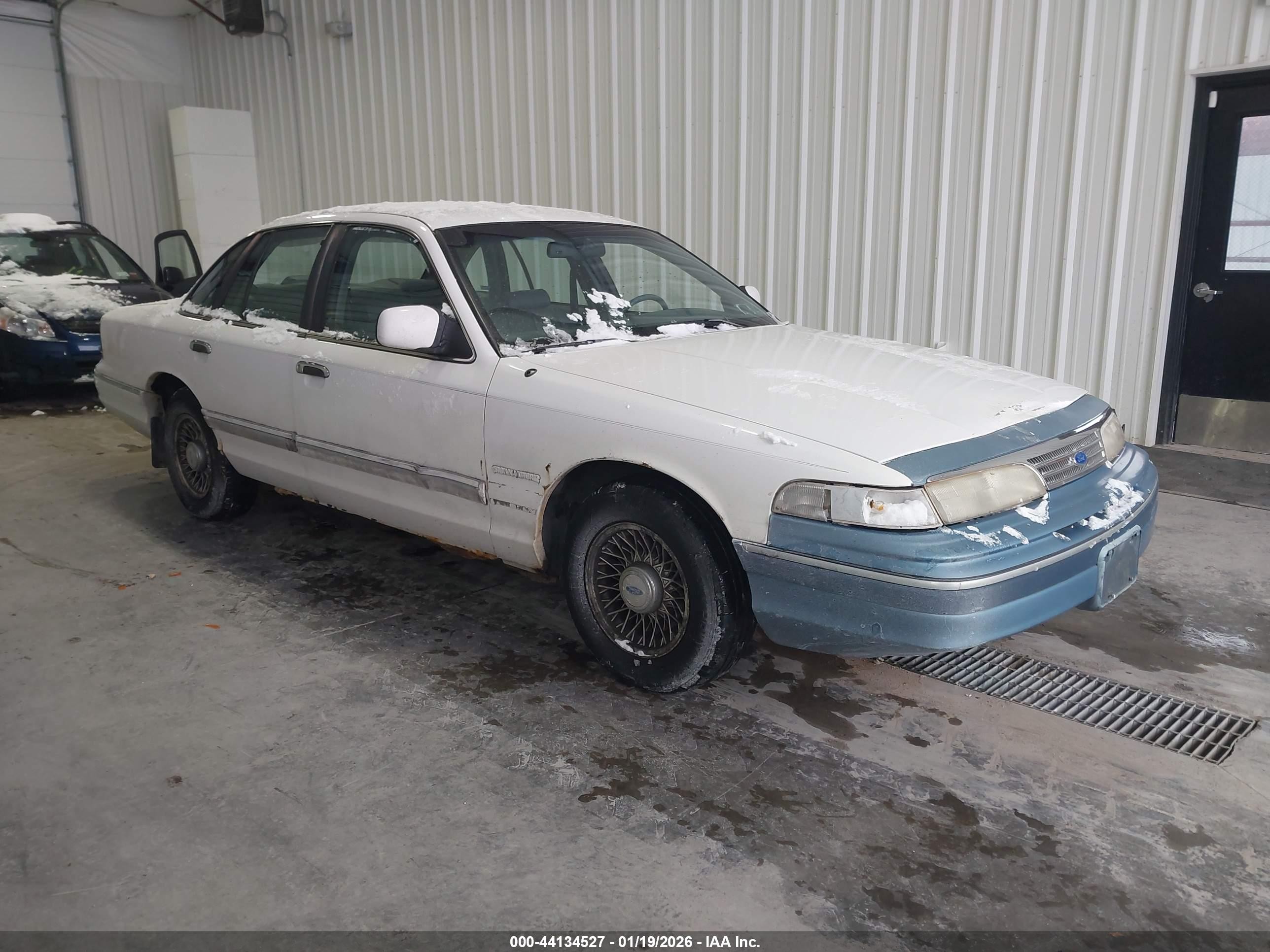 1994 Ford Crown Victoria LX, VIN 2FALP74W8RX100089 — Normal wear
