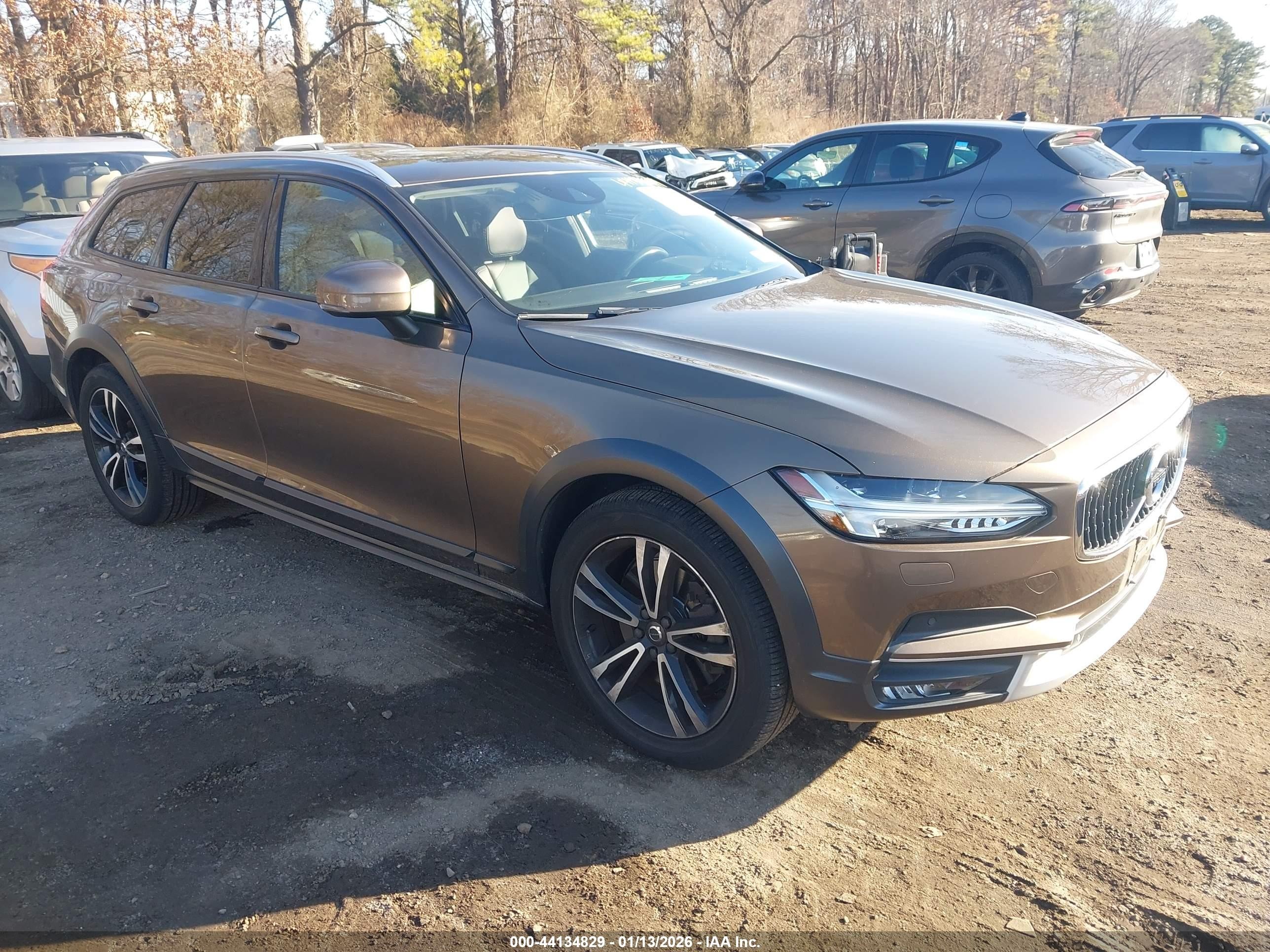 2018 Volvo V90, VIN YV4102NK2J1021497 — Front end