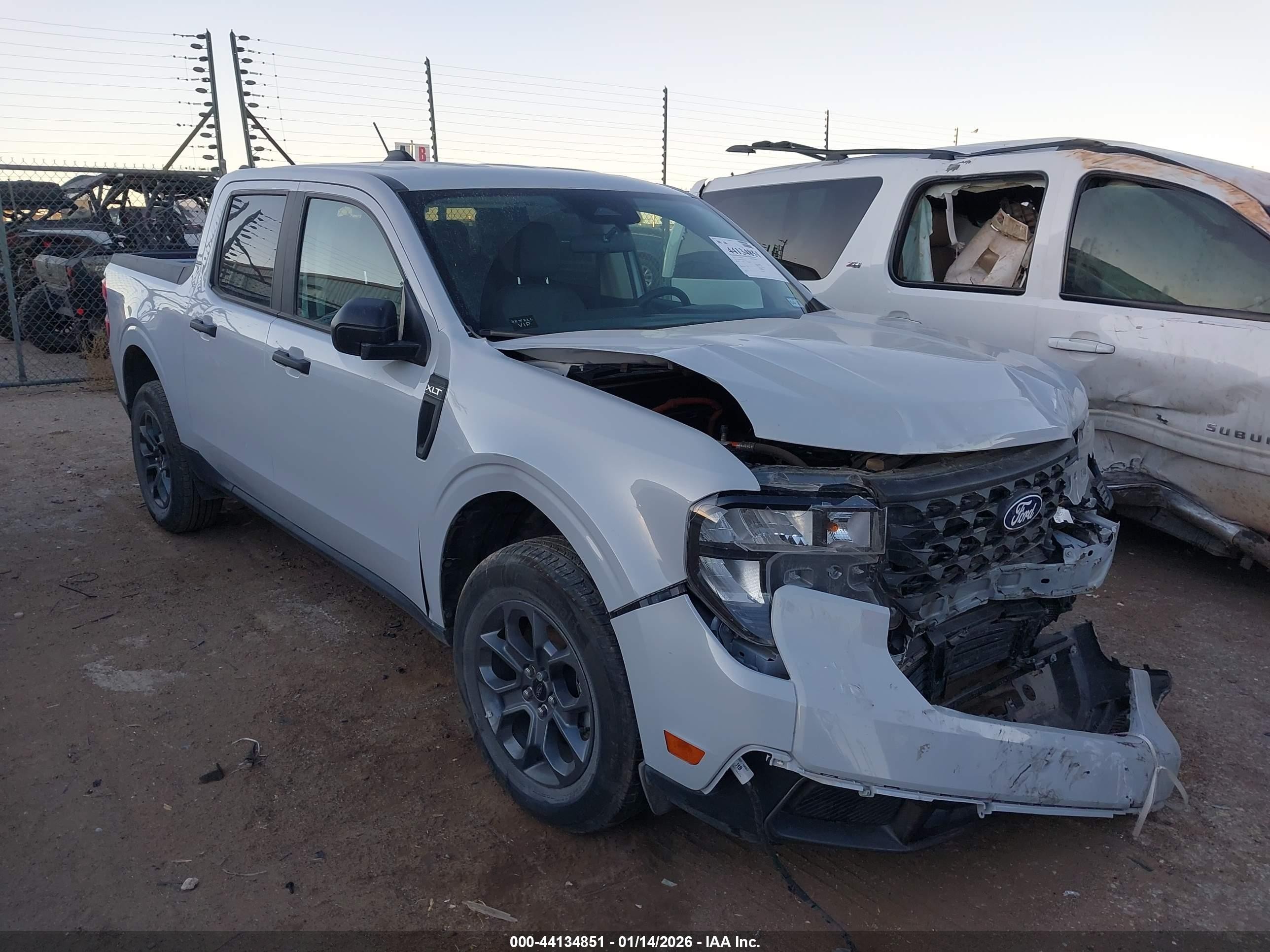 2025 Ford Maverick XLT, VIN 3FTTW8H32SRA81854 — Front end