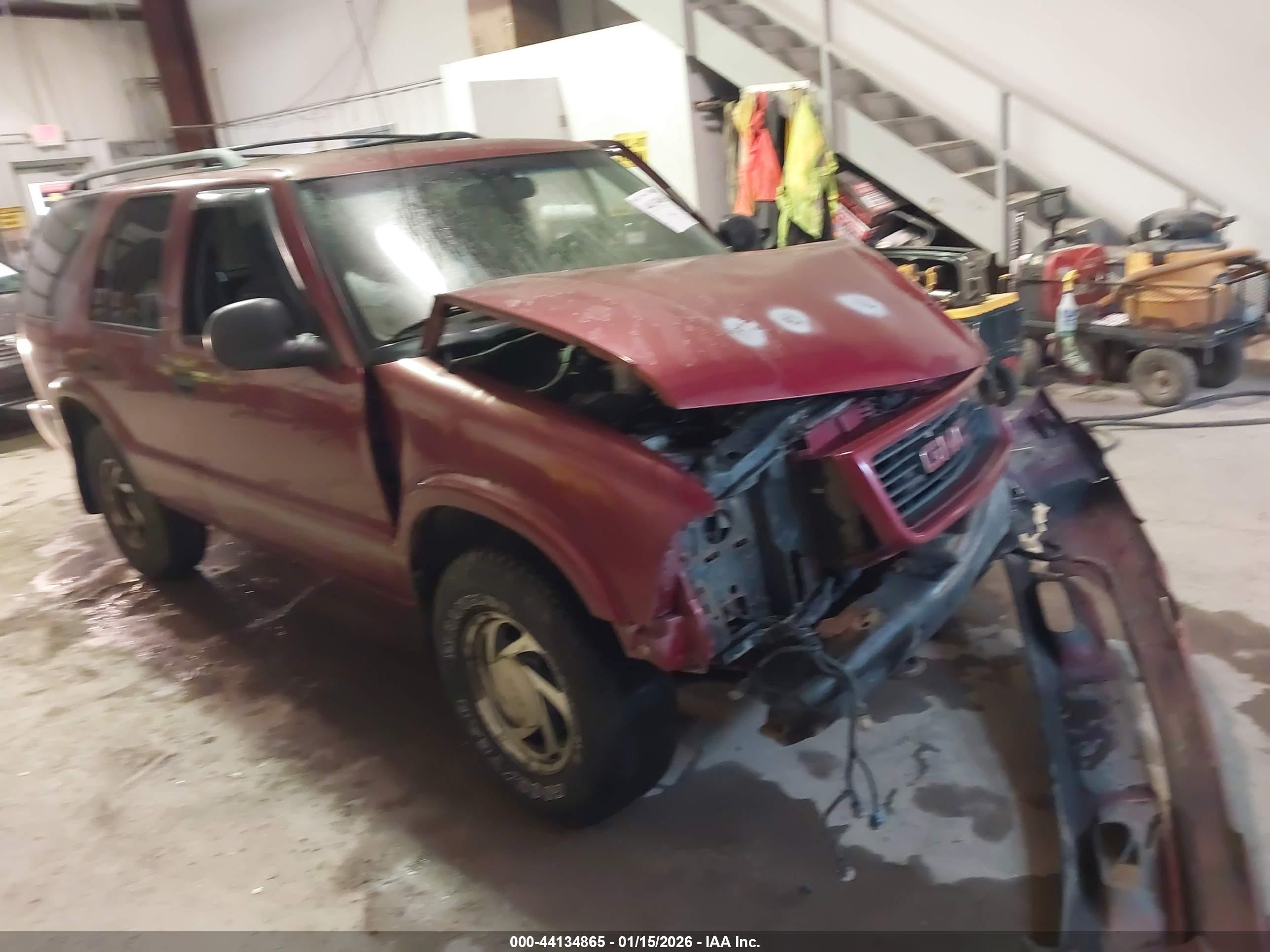 1998 GMC Jimmy SLS, VIN 1GKDT13W8W2532502 — Перед