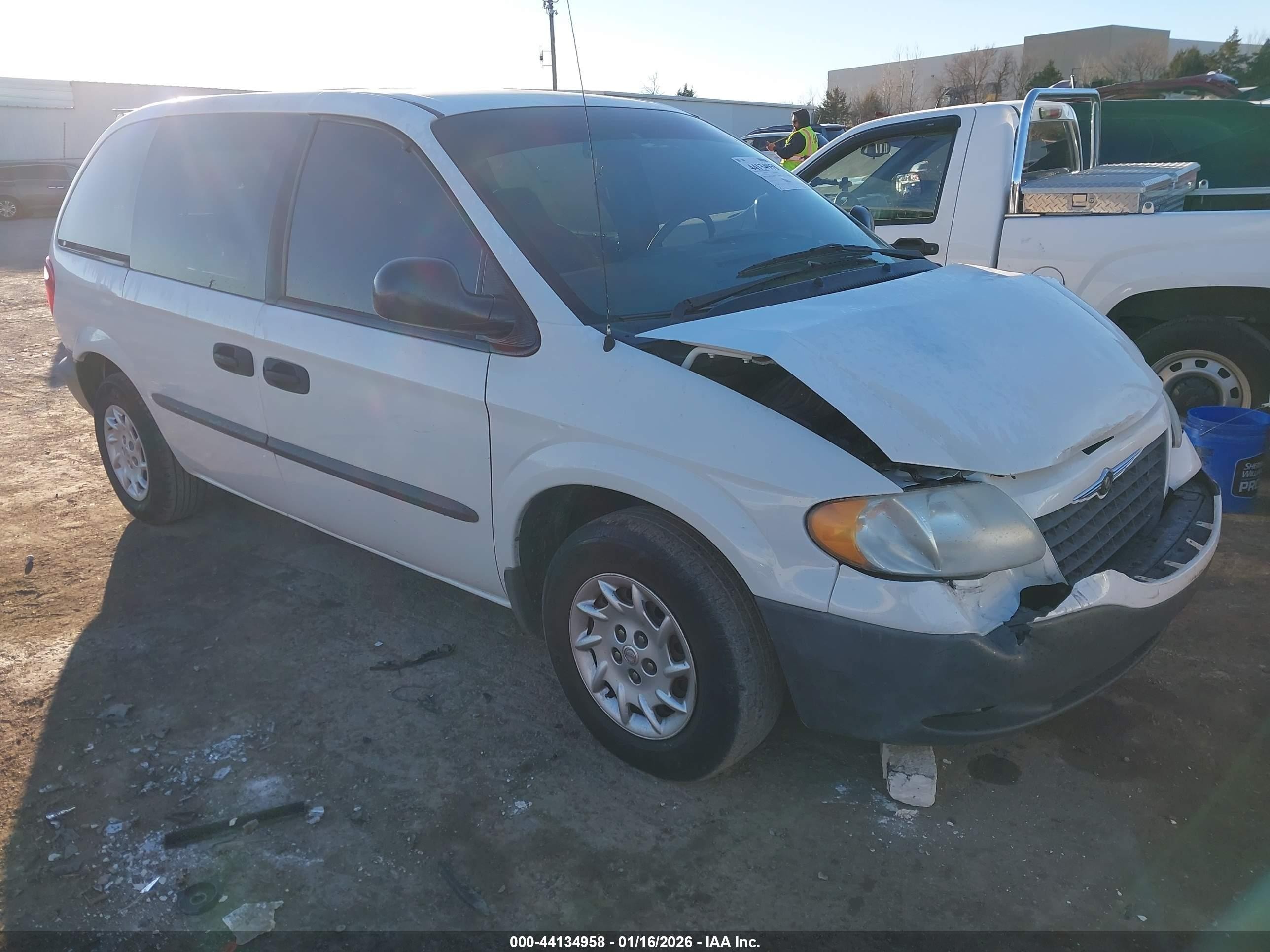 2002 Chrysler Voyager, VIN 1C4GJ25382B711947 — Фото с аукциона 1 of 5