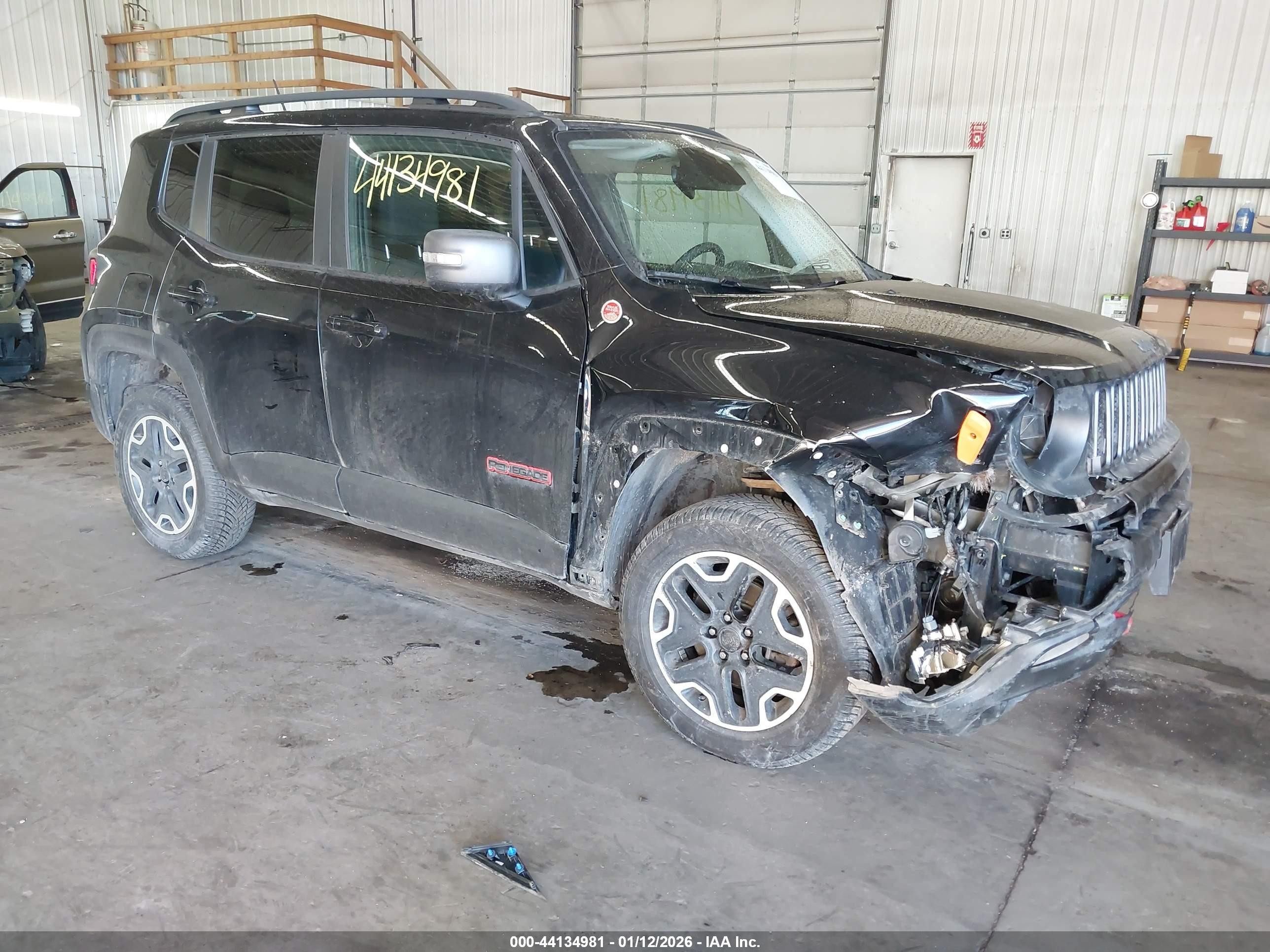 2016 Jeep Renegade Trailhawk, VIN ZACCJBCT0GPE36248 — Front end