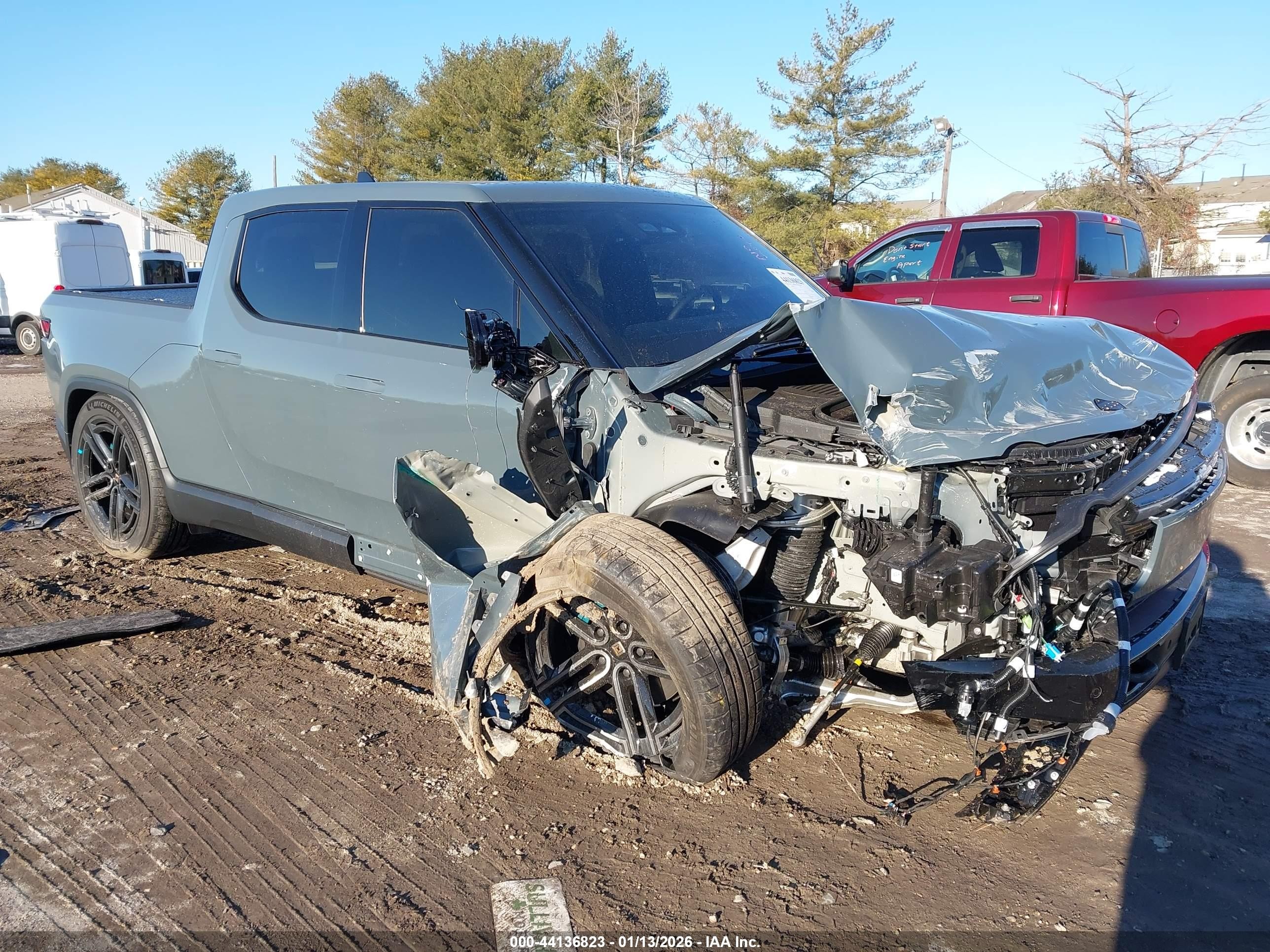 2026 Rivian R1T, VIN 7FCTGAAP4TN043560 — Front end