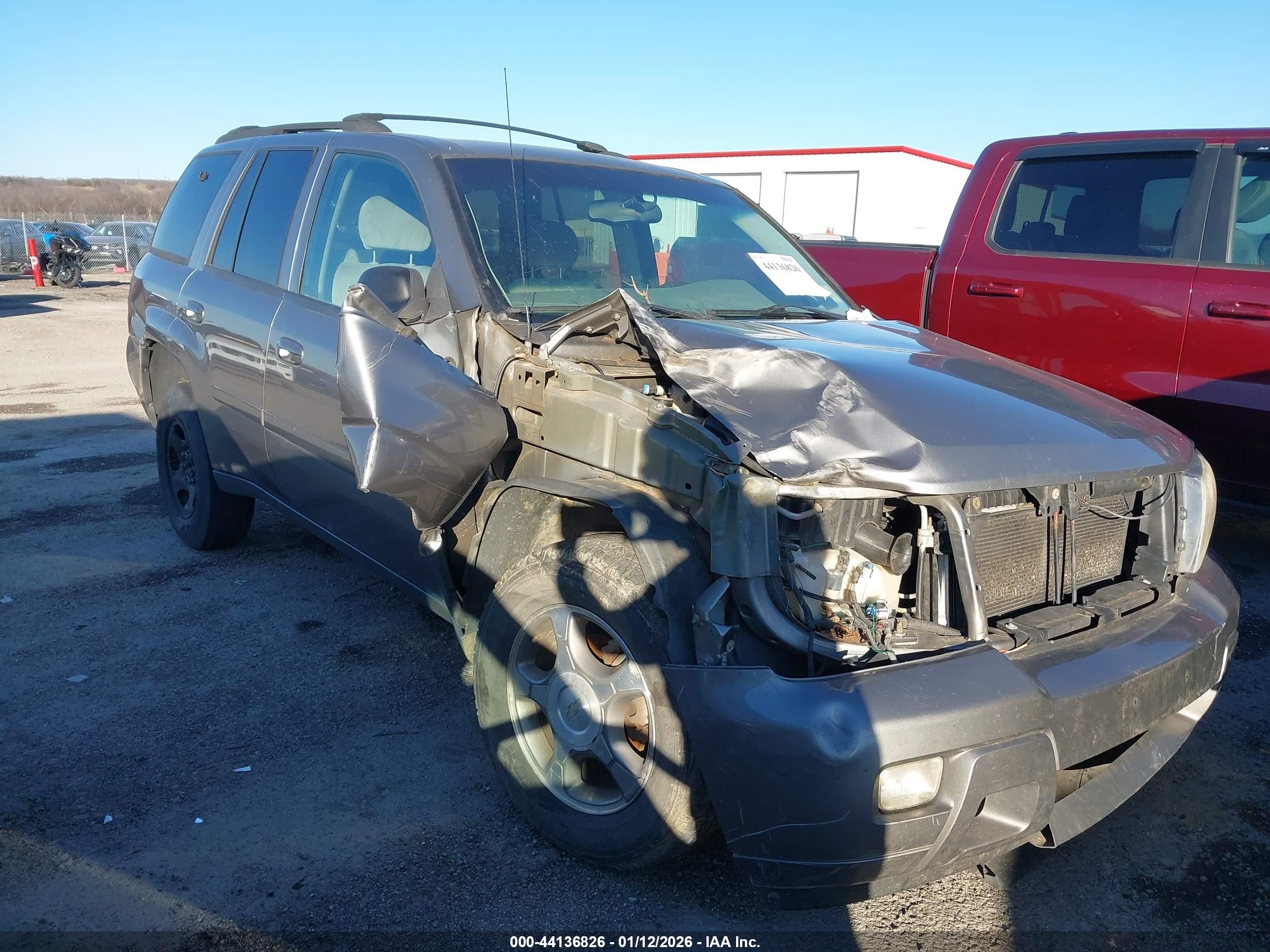 2009 Chevrolet TrailBlazer 1LT, VIN 1GNDS33S192106217 — Front end