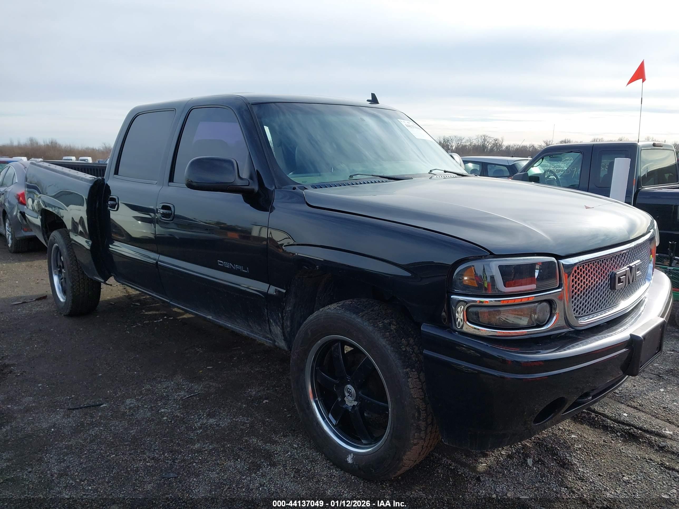 2007 GMC Sierra Denali, VIN 2GTEK63N071155365 — Rear end