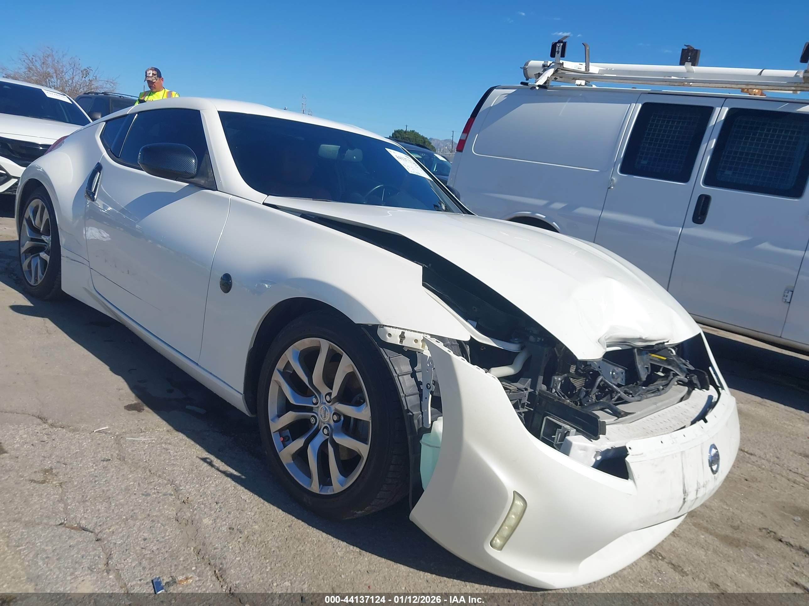 2013 Nissan 370Z, VIN JN1AZ4EH6DM880915 — Front end