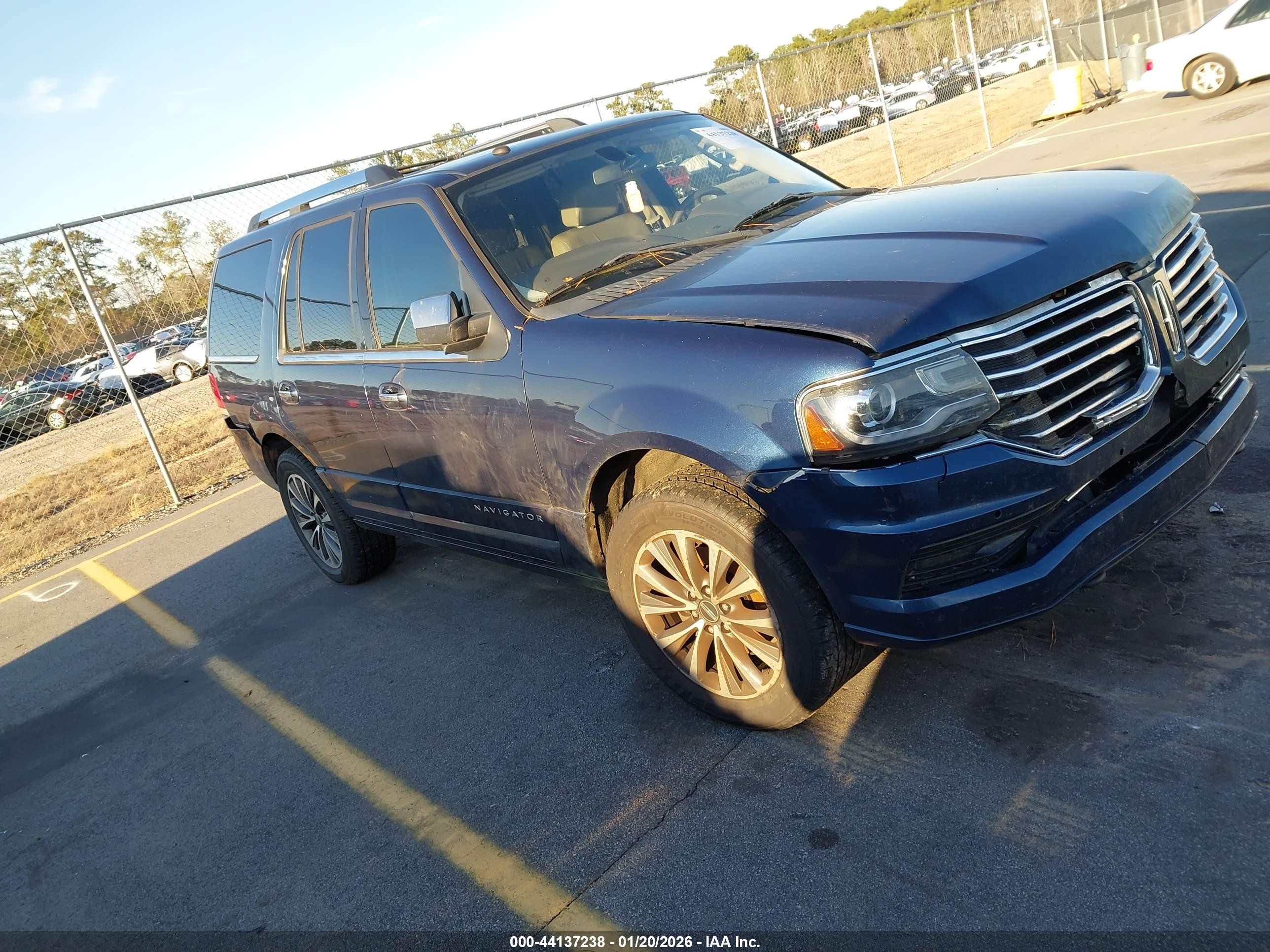2017 Lincoln Navigator Select, VIN 5LMJJ2HT7HEL04722 — Engine fire