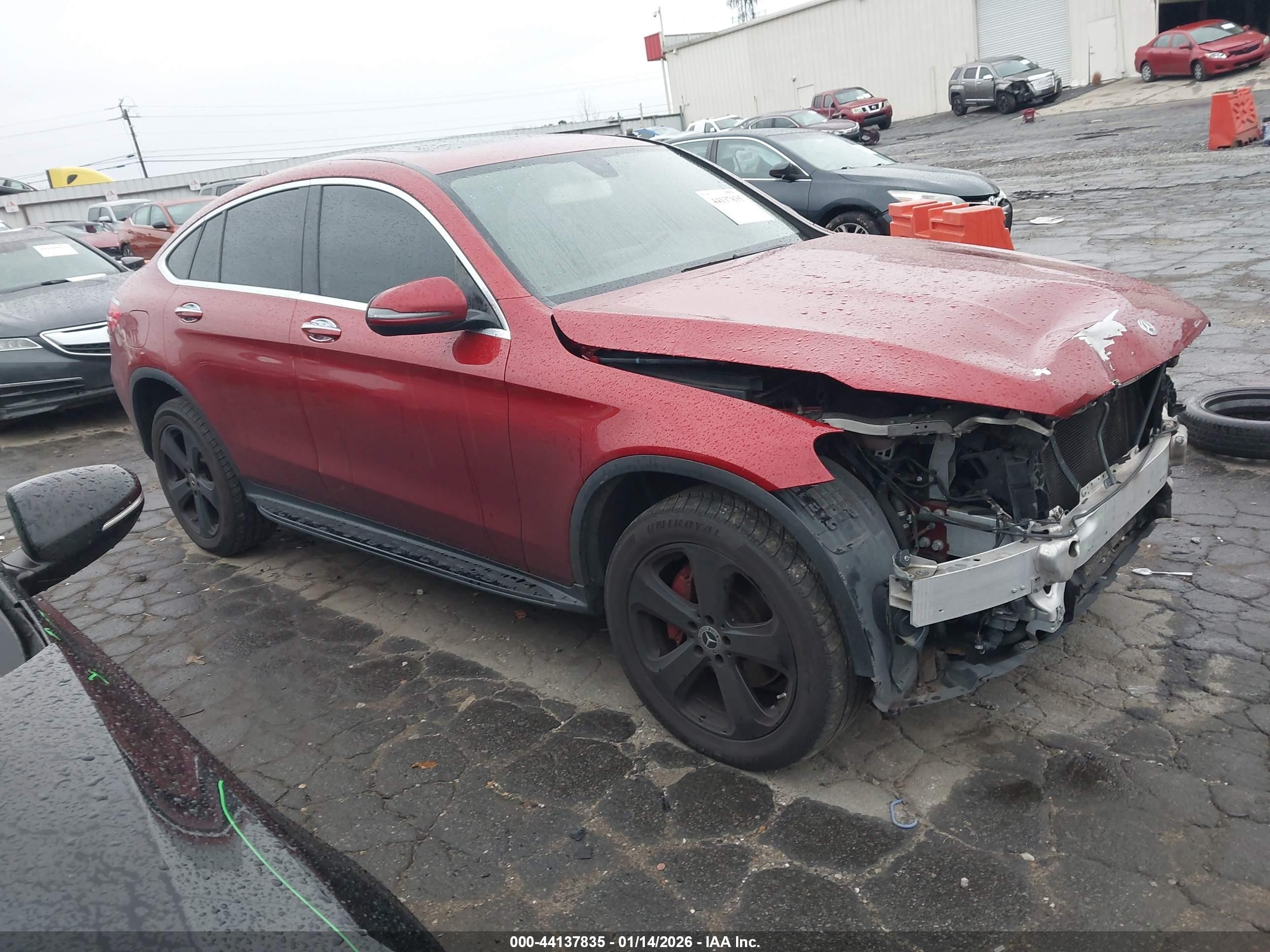 2018 Mercedes-Benz GLC 300, VIN WDC0J4KB0JF326604 — Front end