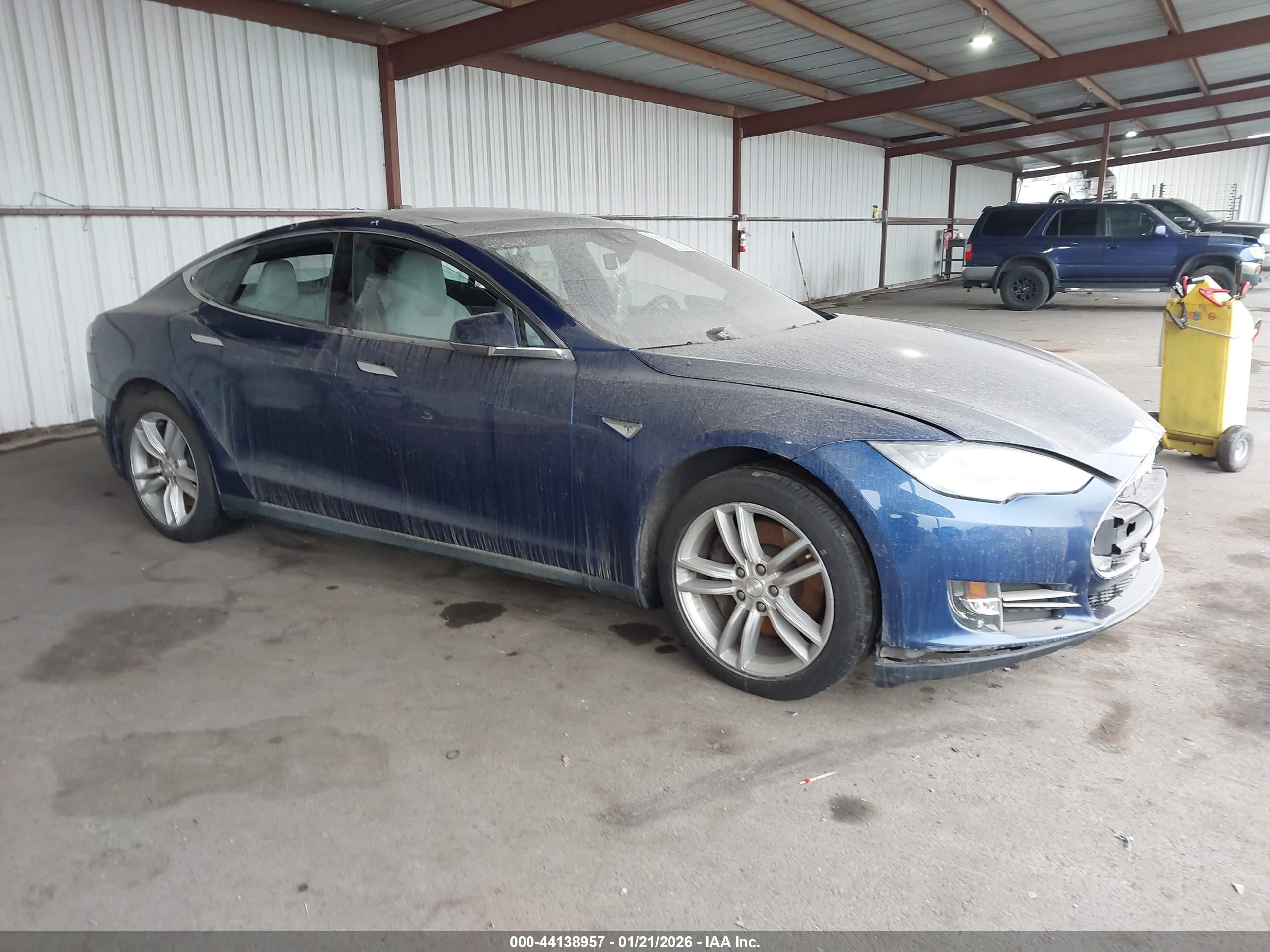 2016 Tesla Model S 70, VIN 5YJSA1E14GF129397 — Пресная вода