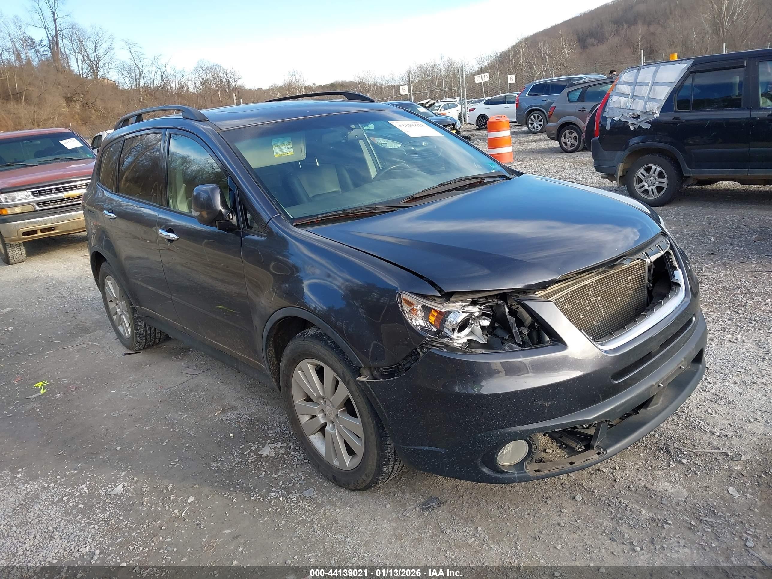 2011 Subaru Tribeca Limited, VIN 4S4WX9HD2B4400229 — Перед