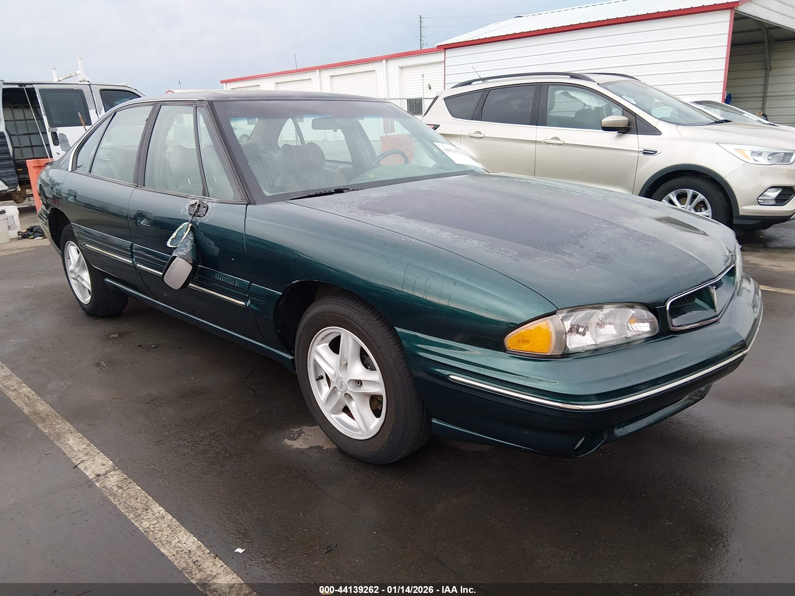 1998 Pontiac Bonneville SE, VIN 1G2HX52K4W4236814 — Side