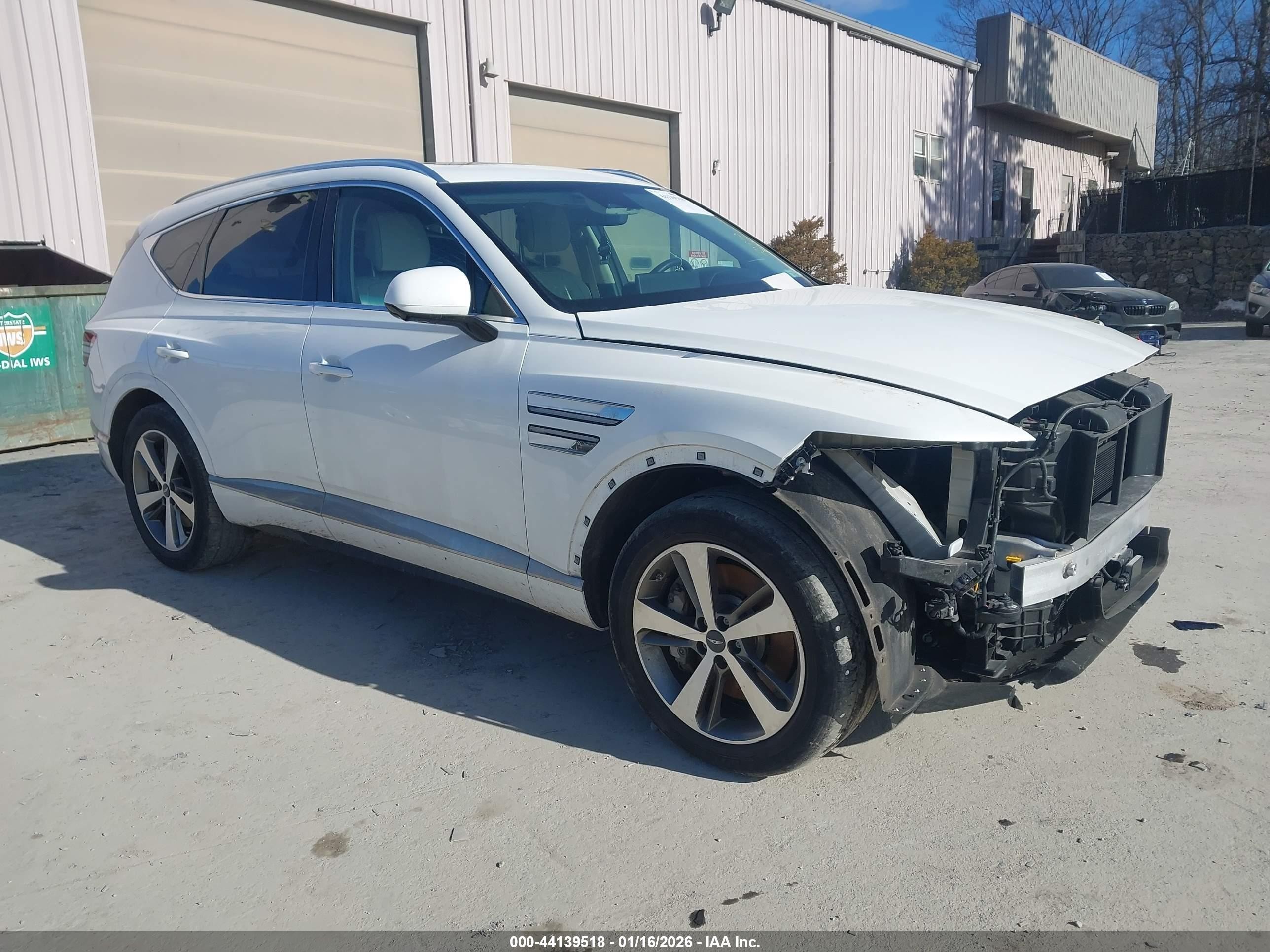 2024 Genesis GV80, VIN KMUHCESC0RU183353 — Front end