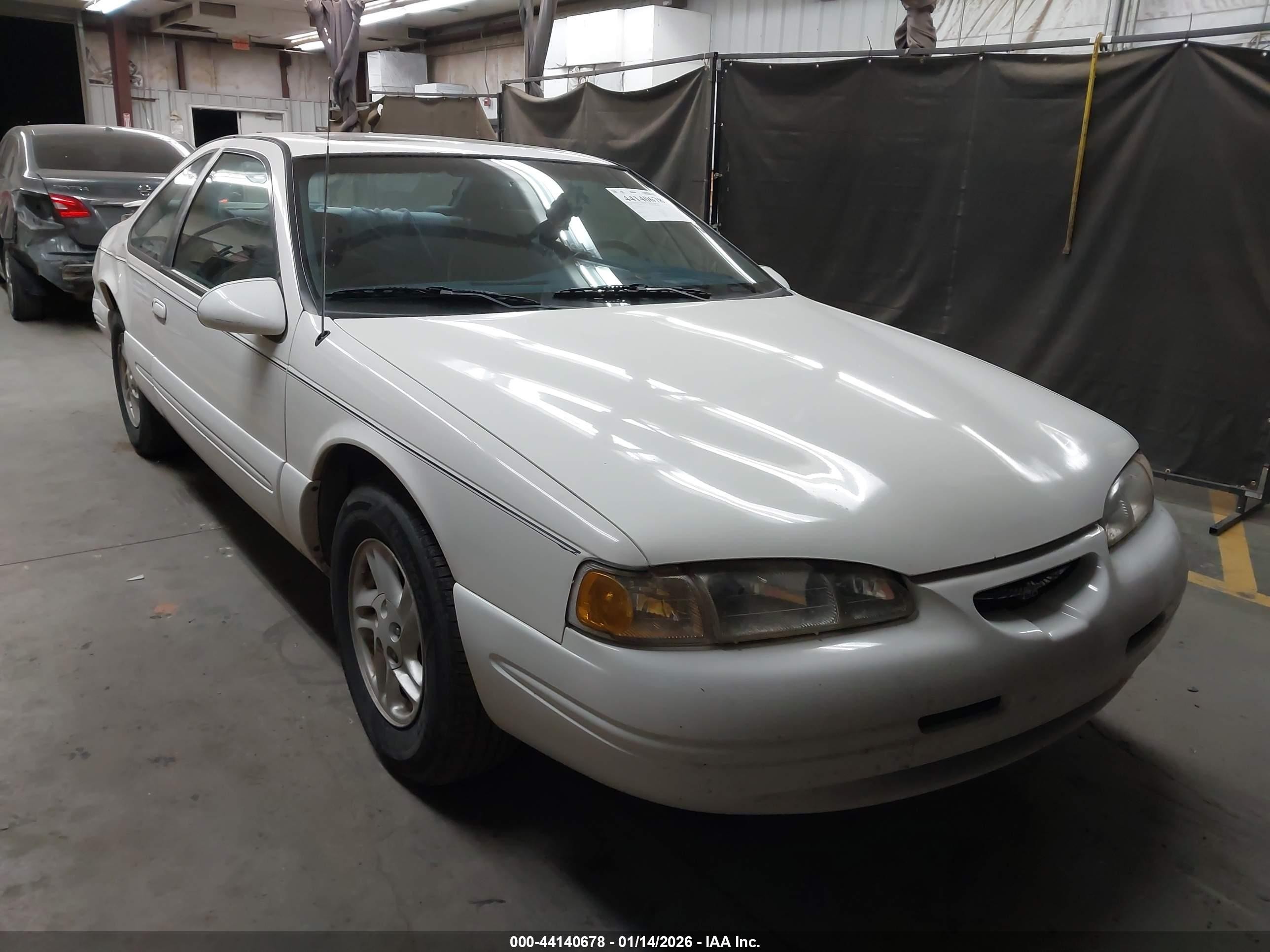 1996 Ford Thunderbird LX, VIN 1FALP62W0TH107994 — Rear end
